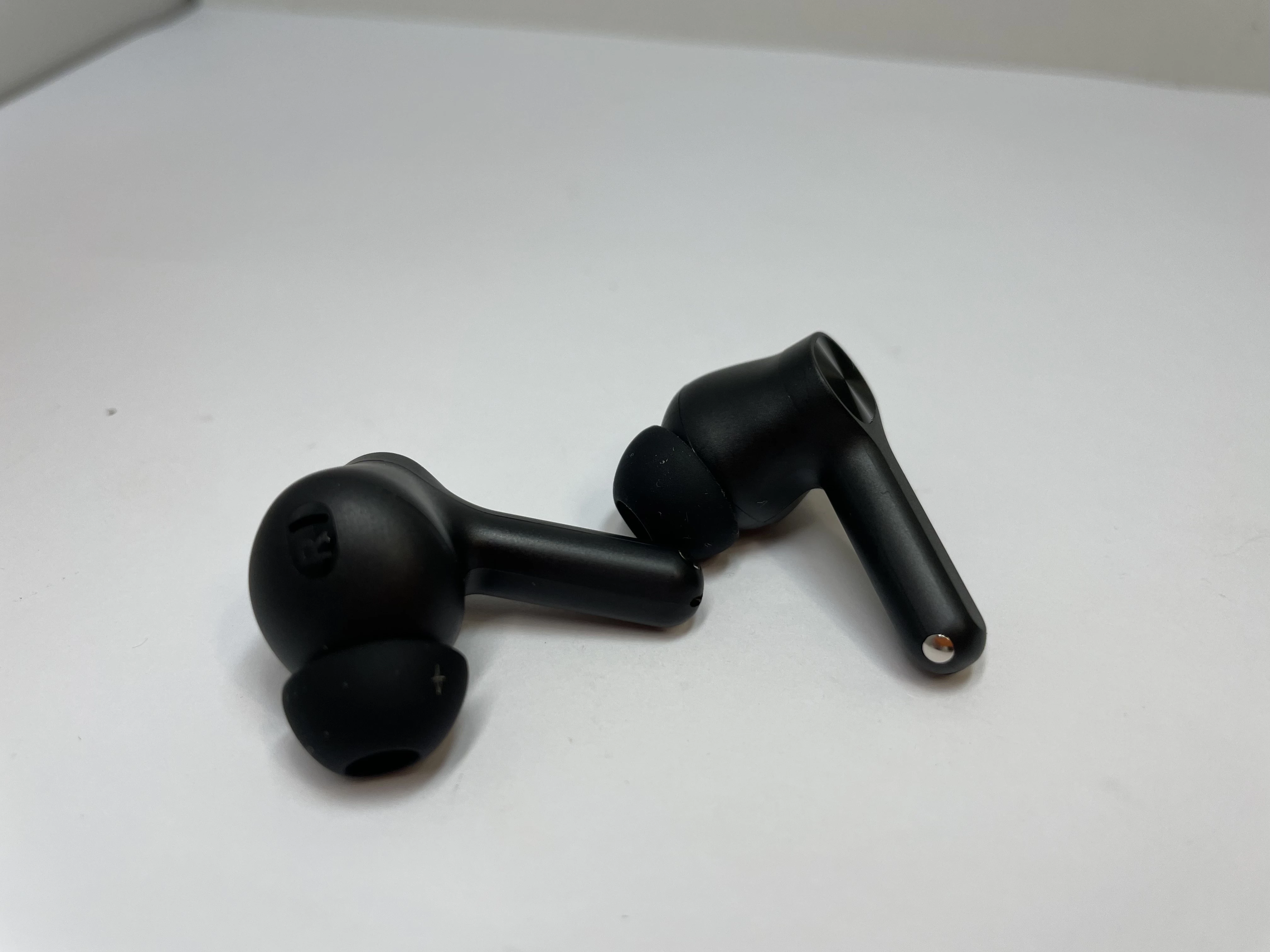 sluchawki-bezprzewodowe-realme-buds-t200-lite-kolor-dominujacy-129357-3