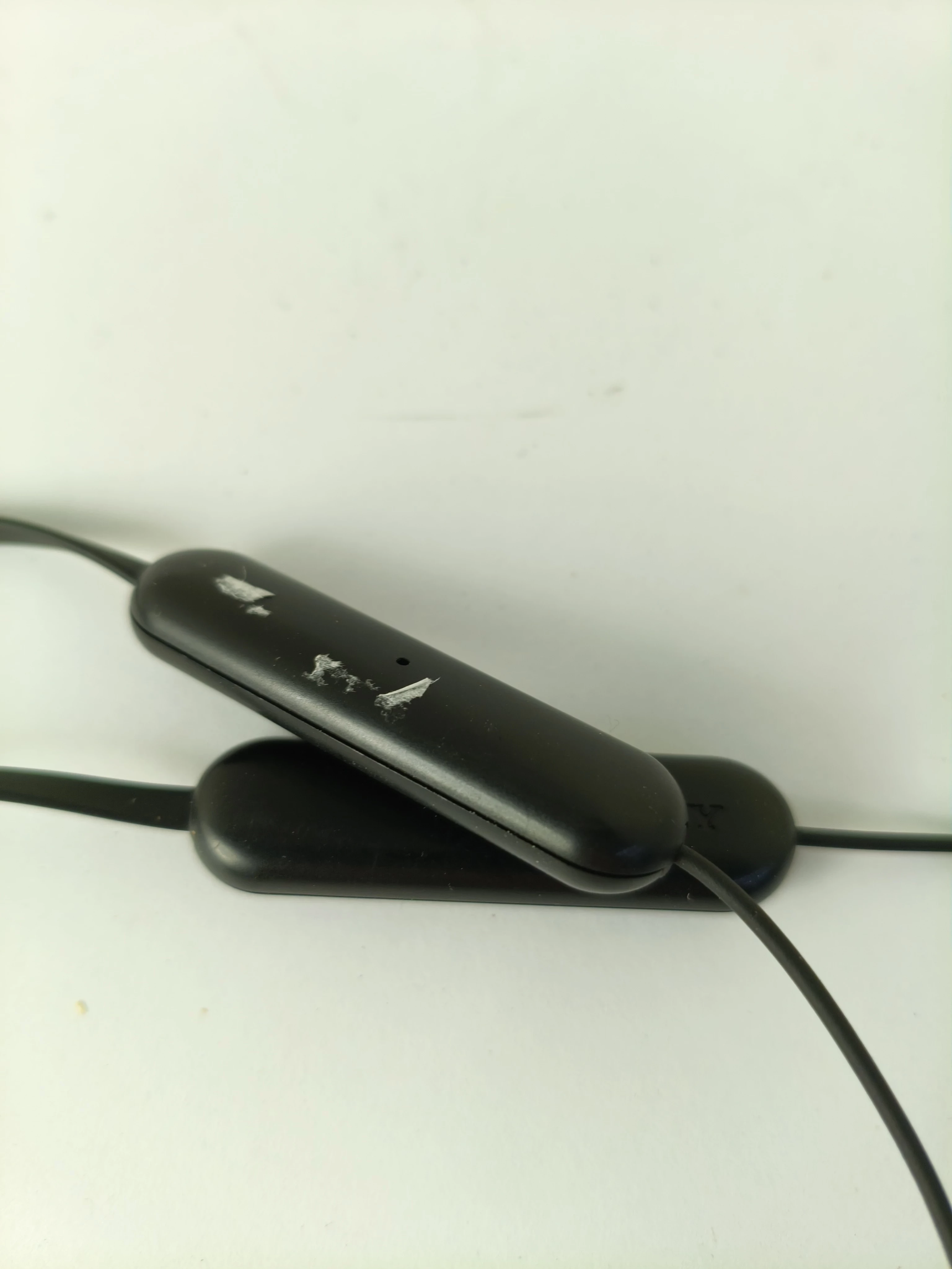 sluchawki-sony-wi-c200-kolor-dominujacy-129357-3