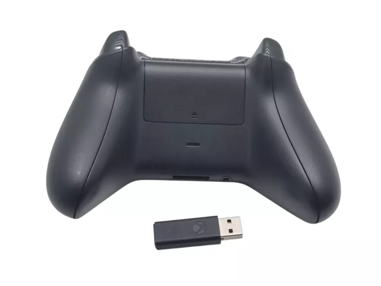 bezprzewodowy-pad-xbox-one-plus-adapter-kod-producenta-1708-6cl-00002