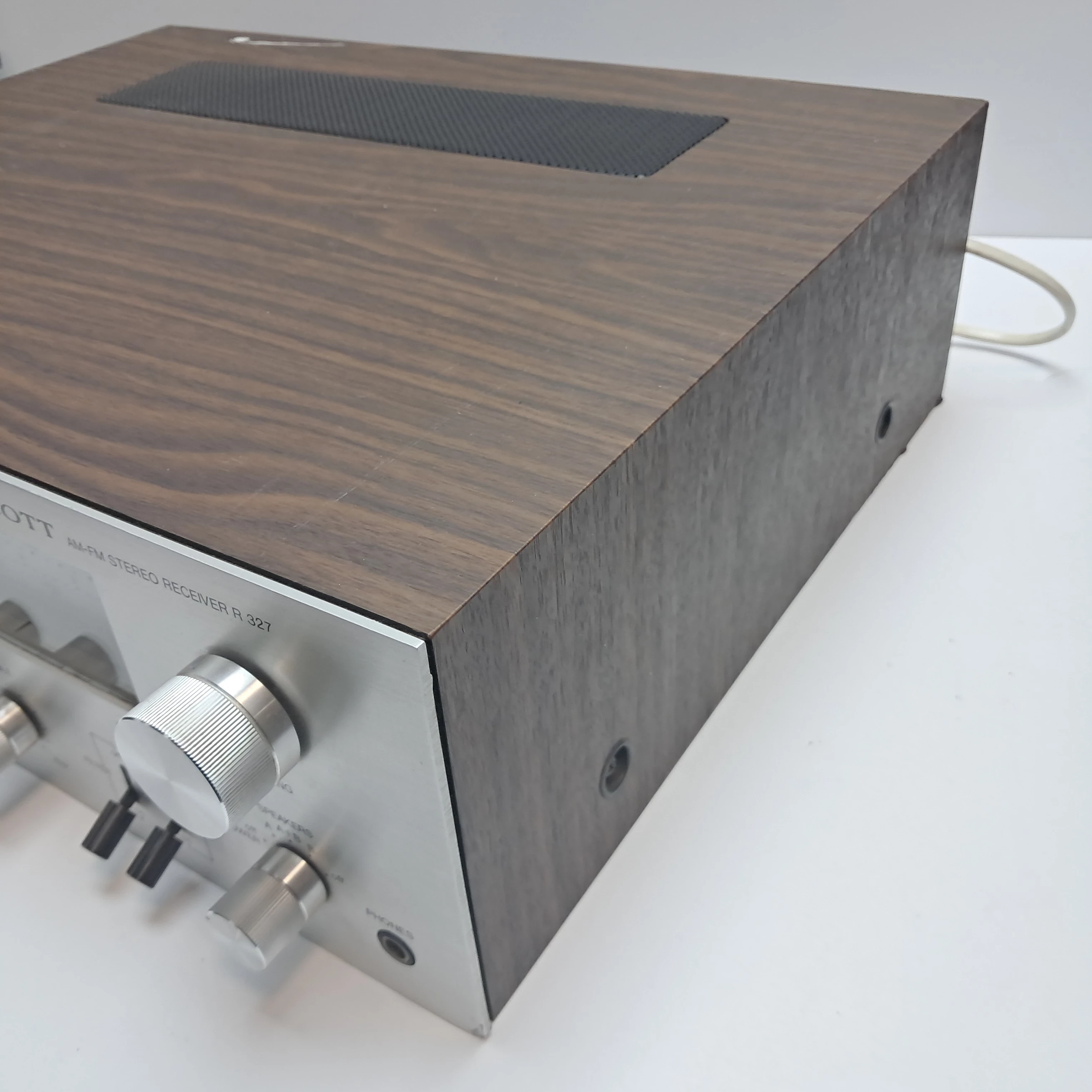 wzmacniacz-scott-r-327-liczba-kanalow-2