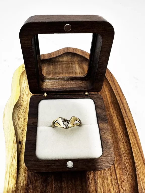 zloty-pierscionek-333-160g-r14-material-15835-2