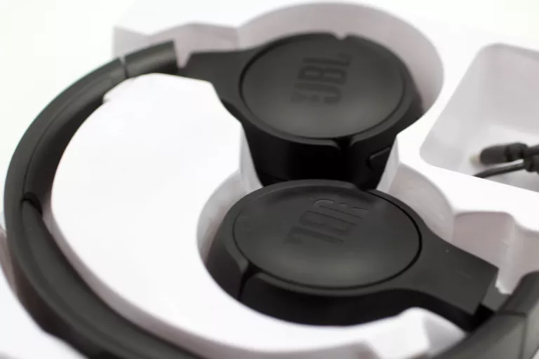 sluchawki-jbl-tune-510-bt-czarne-stan-11323-2