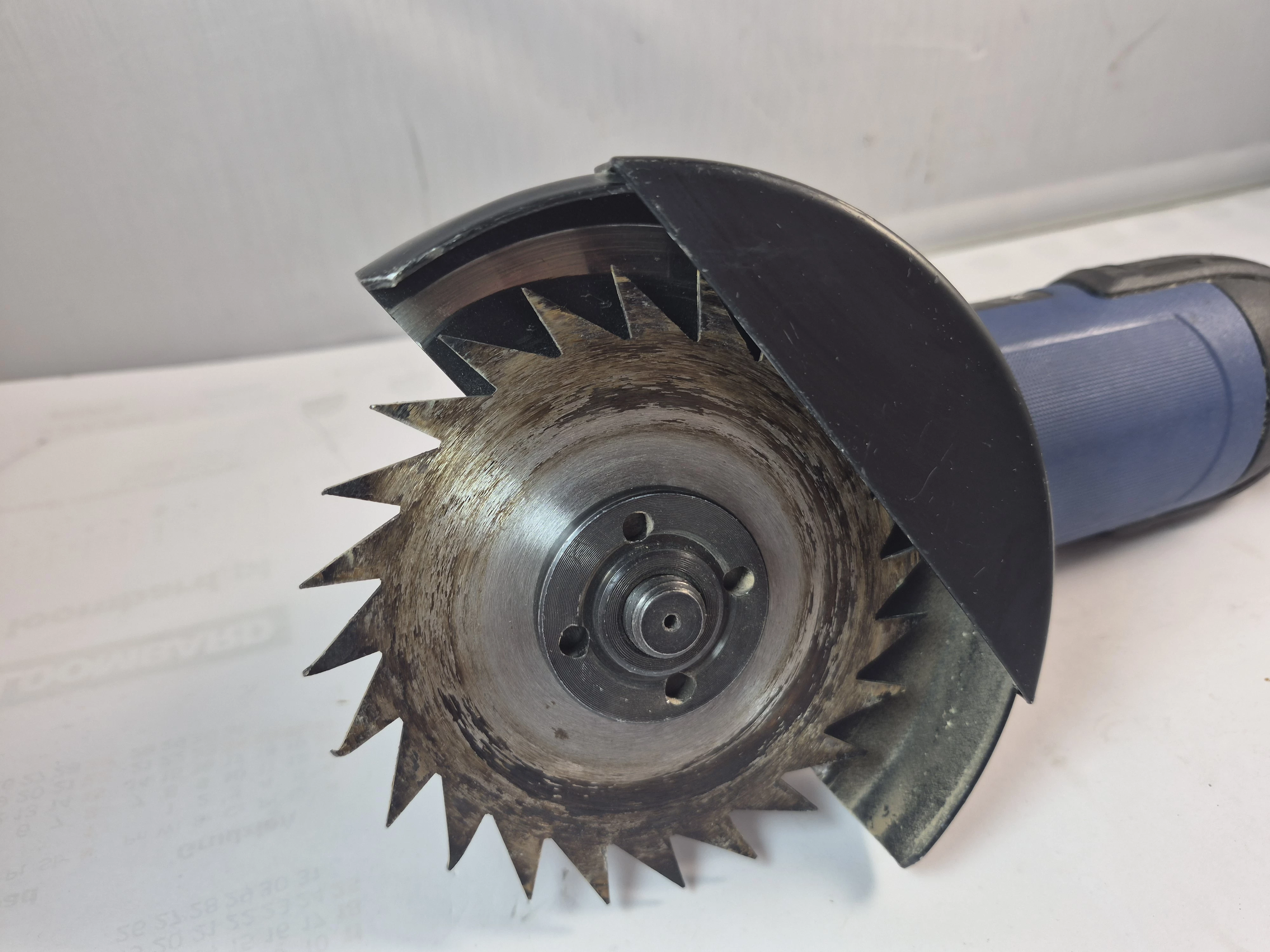 szlifierka-katowa-varo-var10008425-2025-ean-gtin-5400338127847