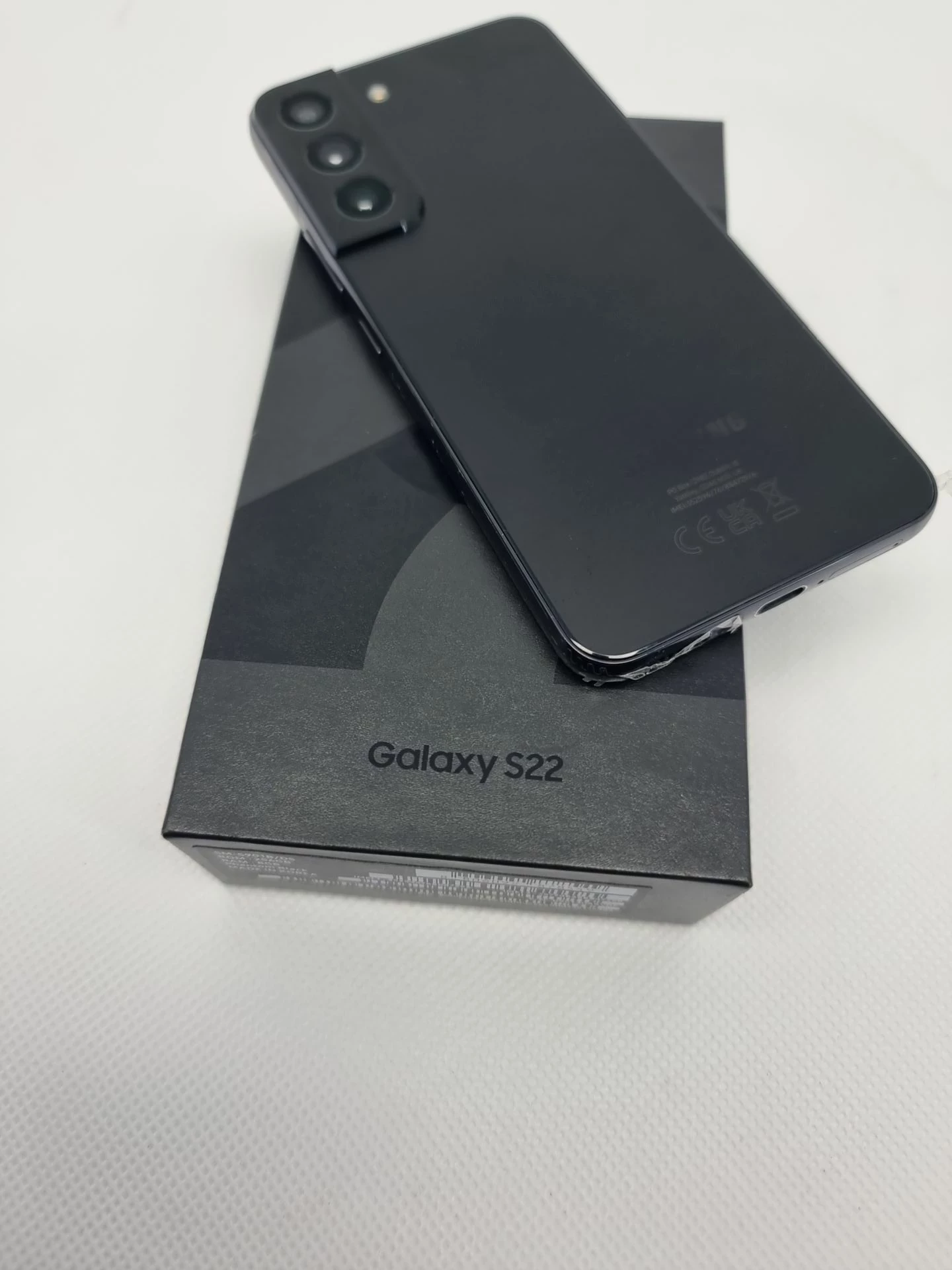 telefon-samsung-galaxy-s22-8256gb-ean-gtin-8806092878549