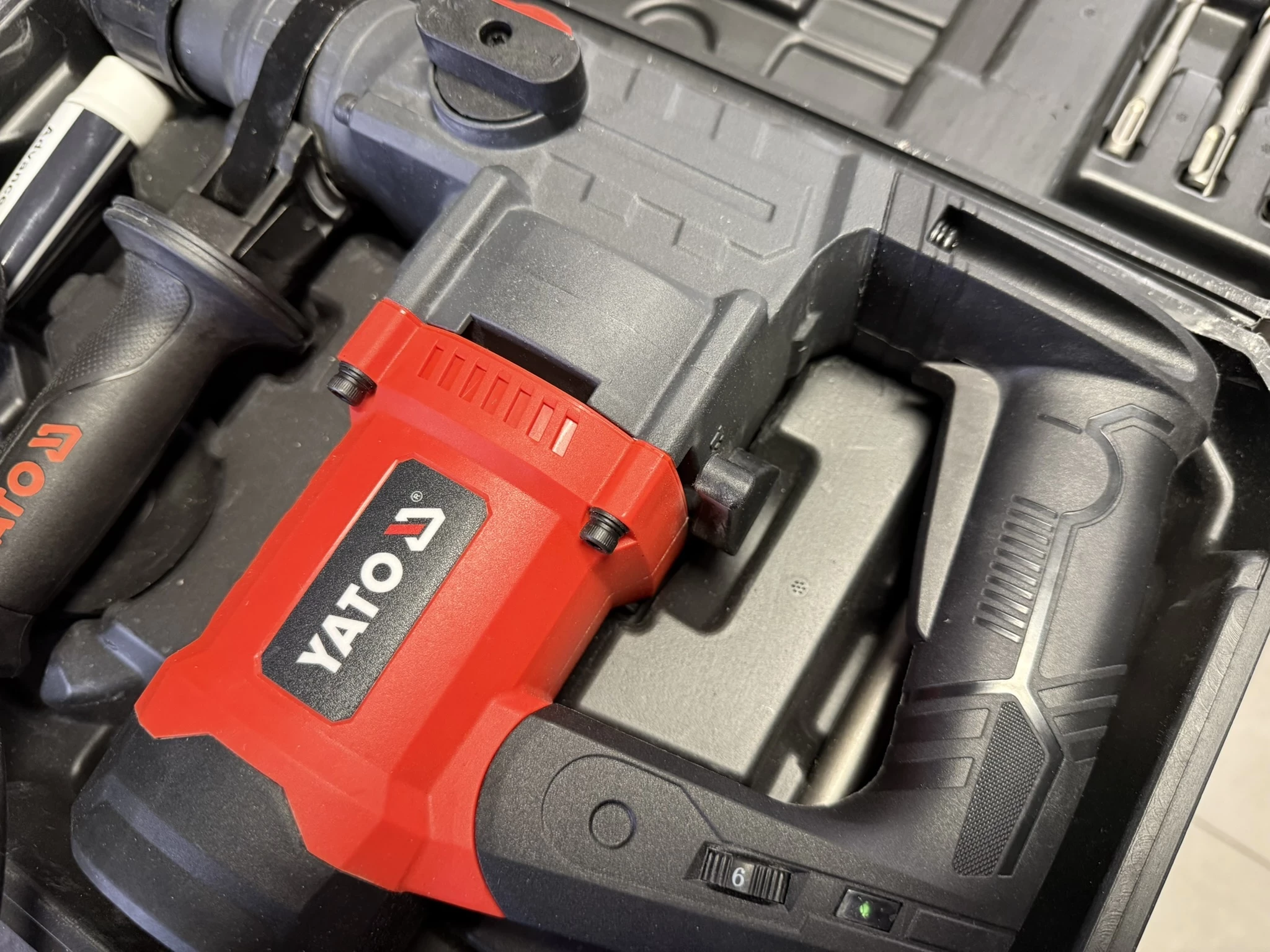 mlot-udarowy-sds-plus-yato-yt-82118-45-j-1100w-walizka-gwarancja-stan-11323-2