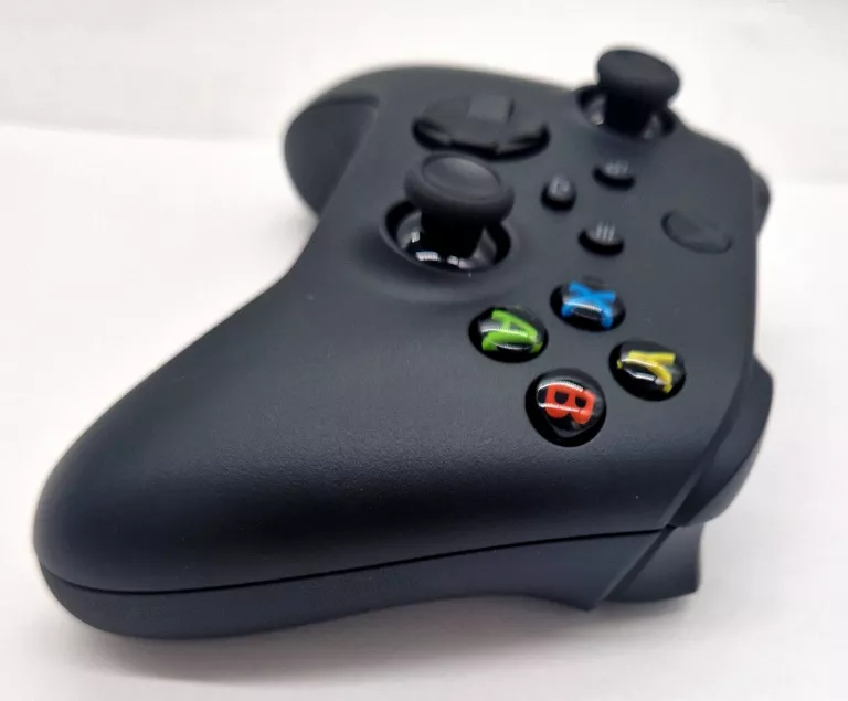 pad-do-xbox-one-1914-carbon-black-sposob-podlaczenia-210654-2