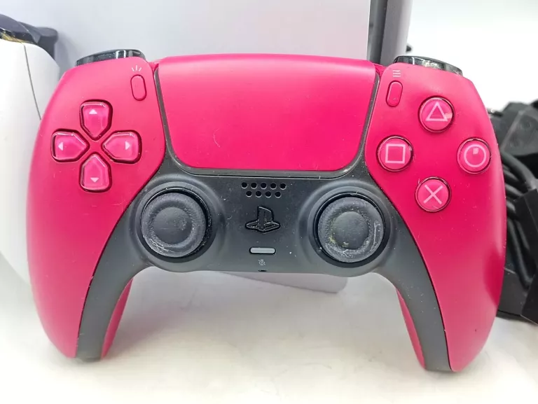 konsola-ps5-z-napedem-cfi-1116a-2-pady-stan-11323-2