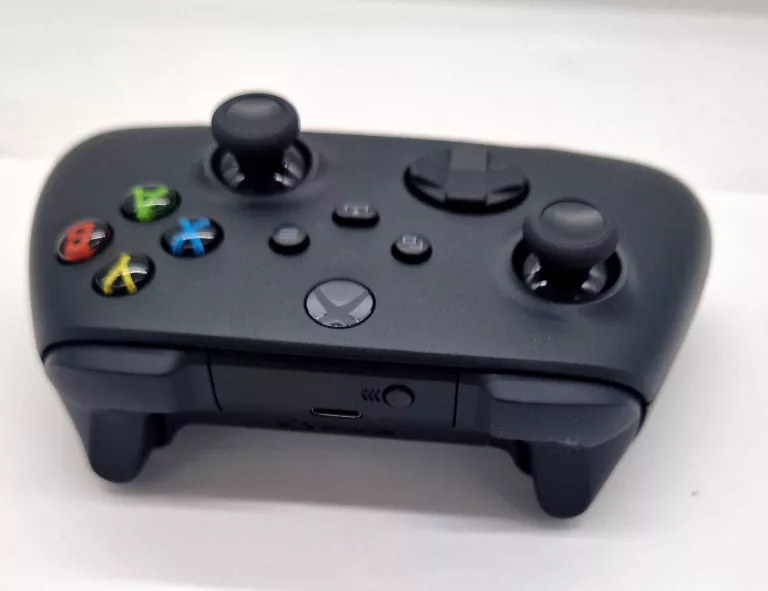pad-do-xbox-one-1914-carbon-black-pochodzenie-210658-243446