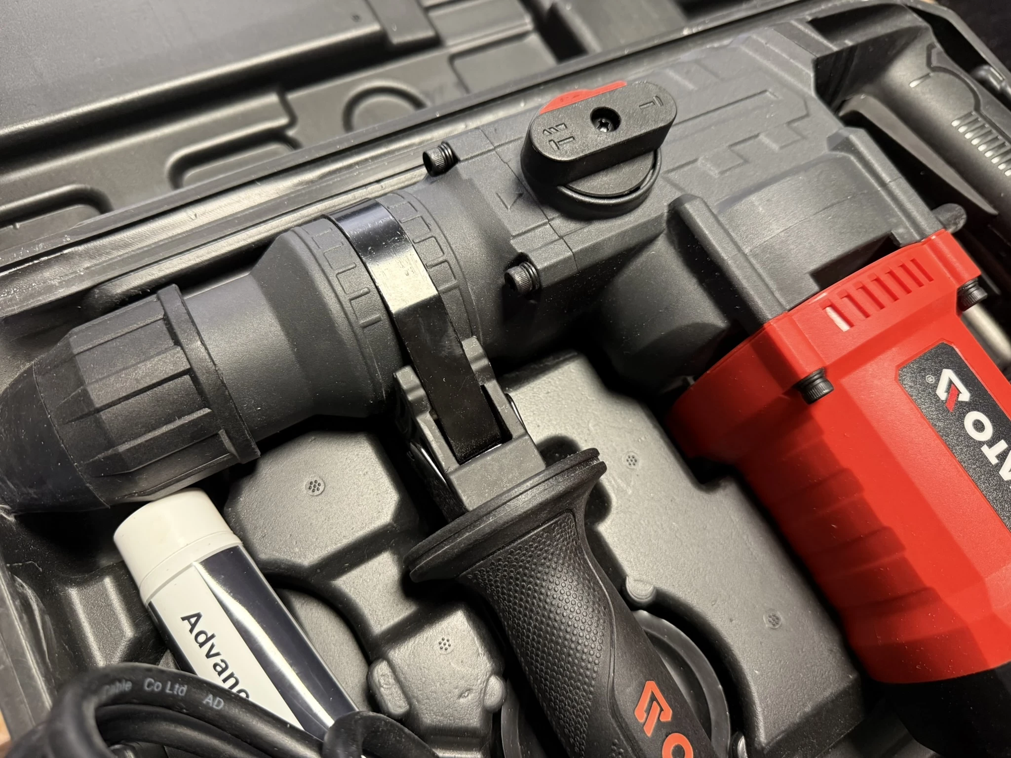 mlot-udarowy-sds-plus-yato-yt-82118-45-j-1100w-walizka-gwarancja-ean-gtin-5906083090769