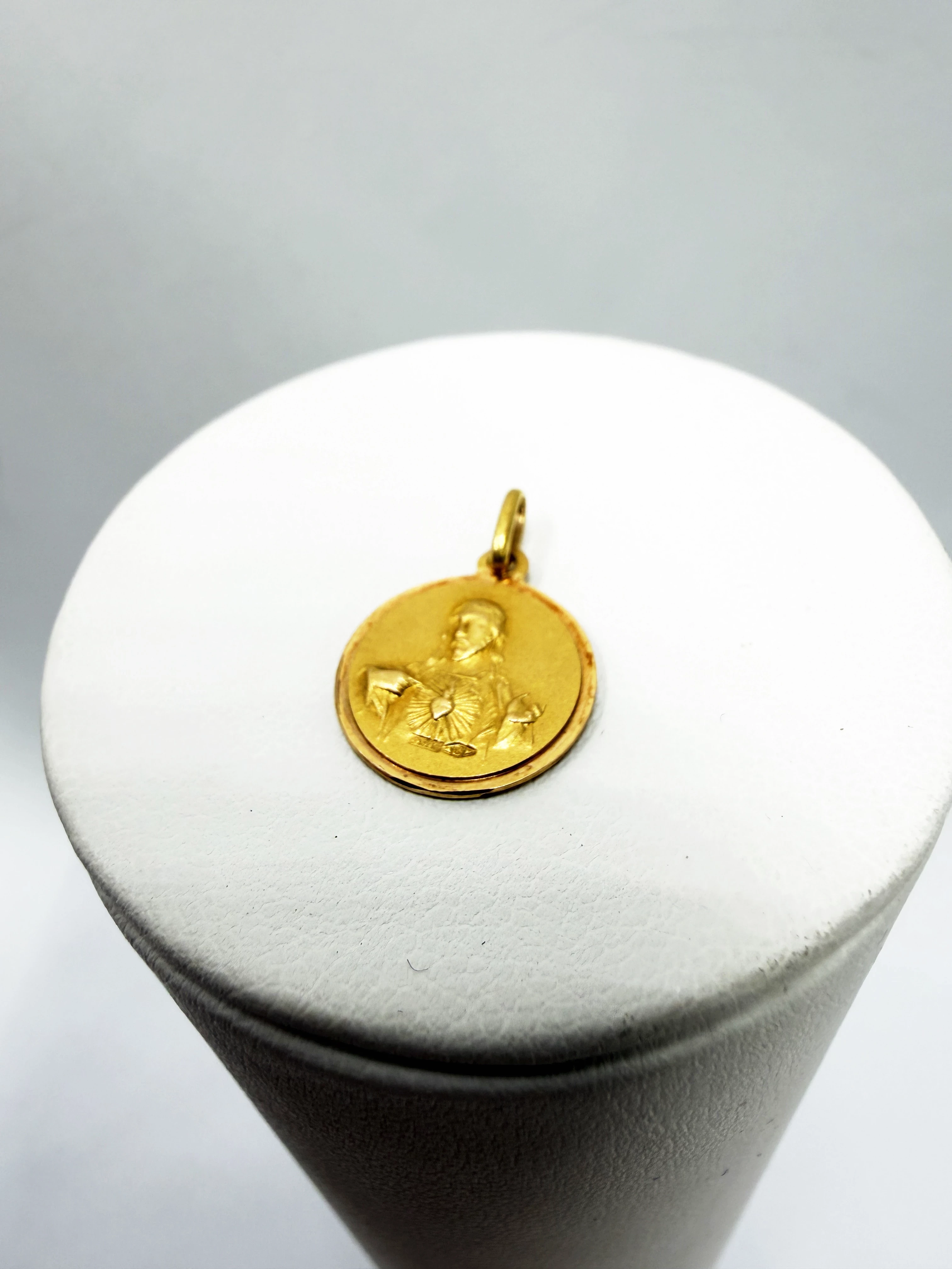 zloty-medalik-p750-152g-1cm-material-dominujacy-223721-131072