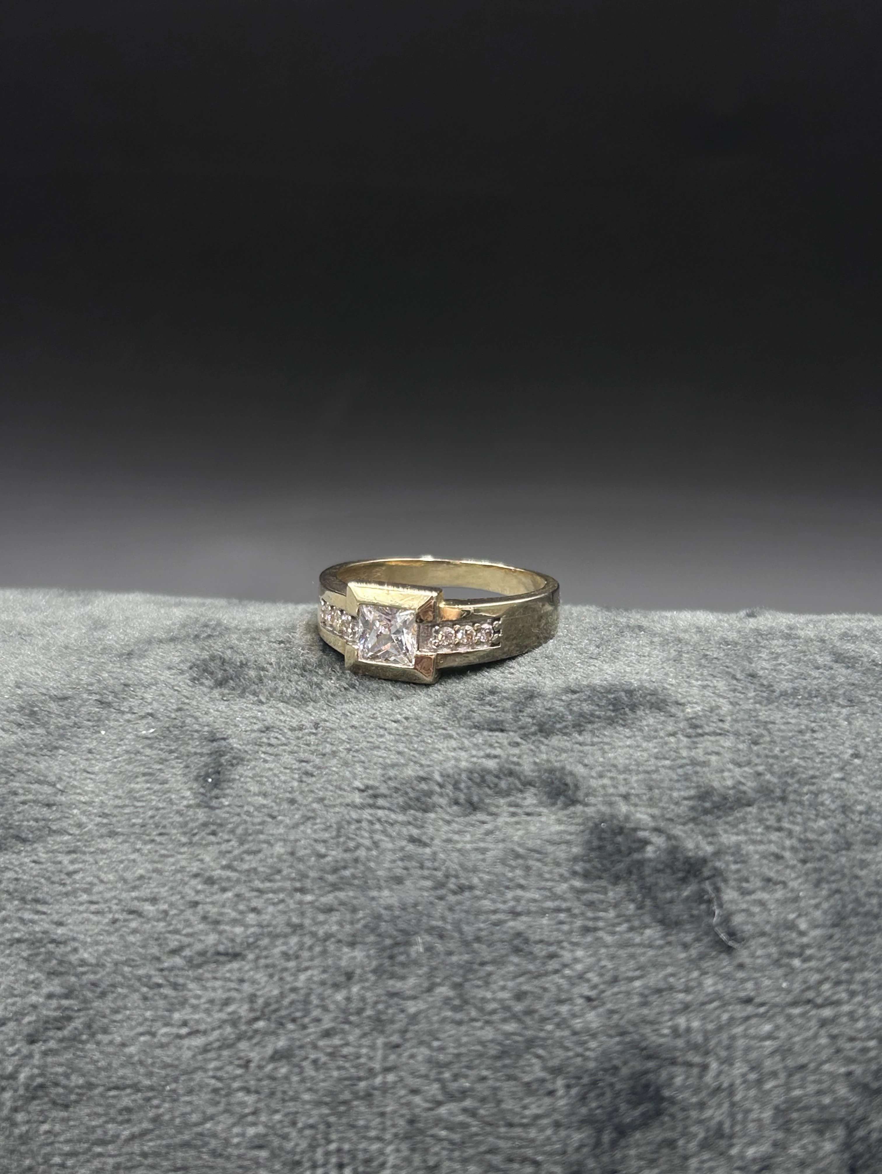 cudowny-zloty-pierscionek-z-kamieniami-585378gr15-rodzaj-2205-2