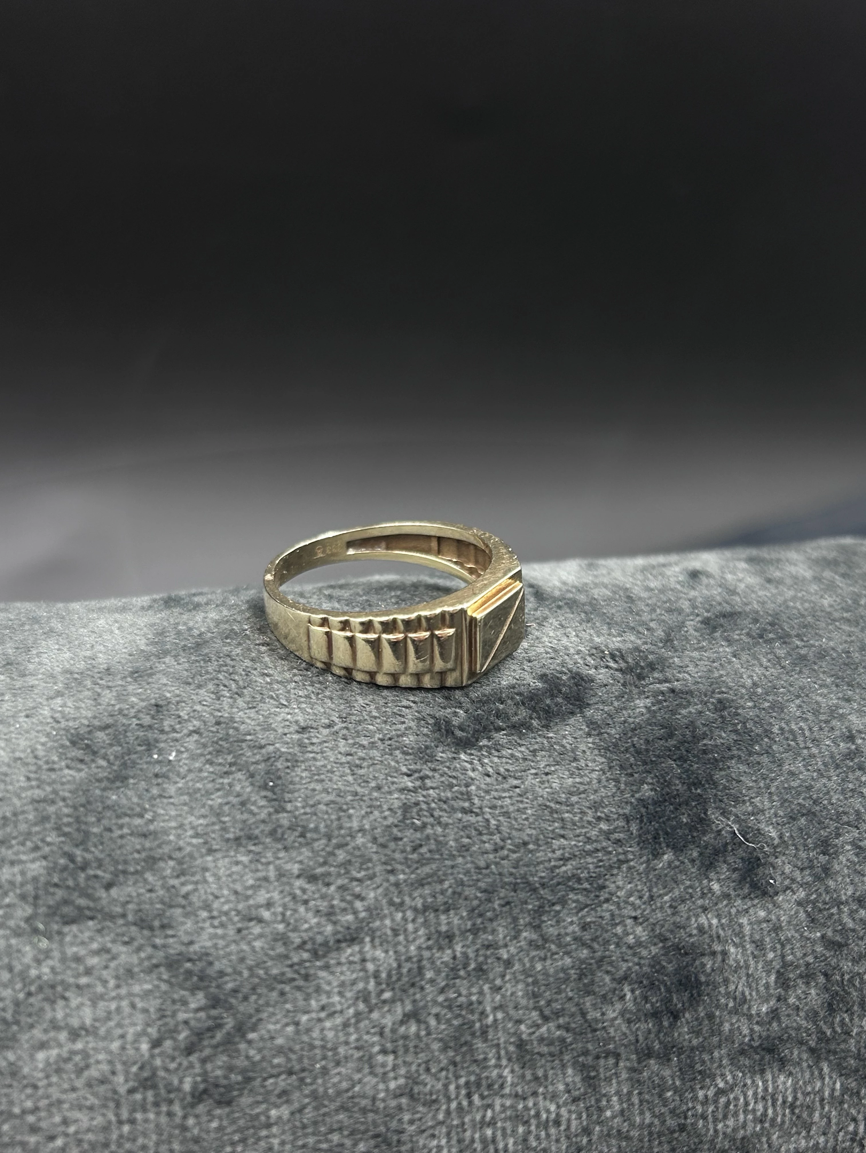 piekny-zloty-sygnet-333-400g-r25-rozmiarsrednica-wew-mm-372-25