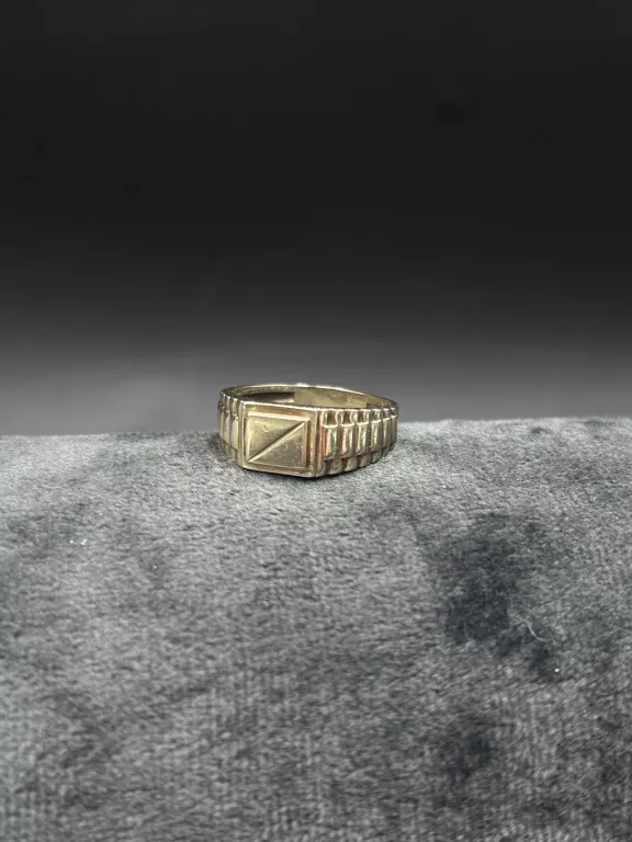 piekny-zloty-sygnet-333-400g-r25-material-17128-2