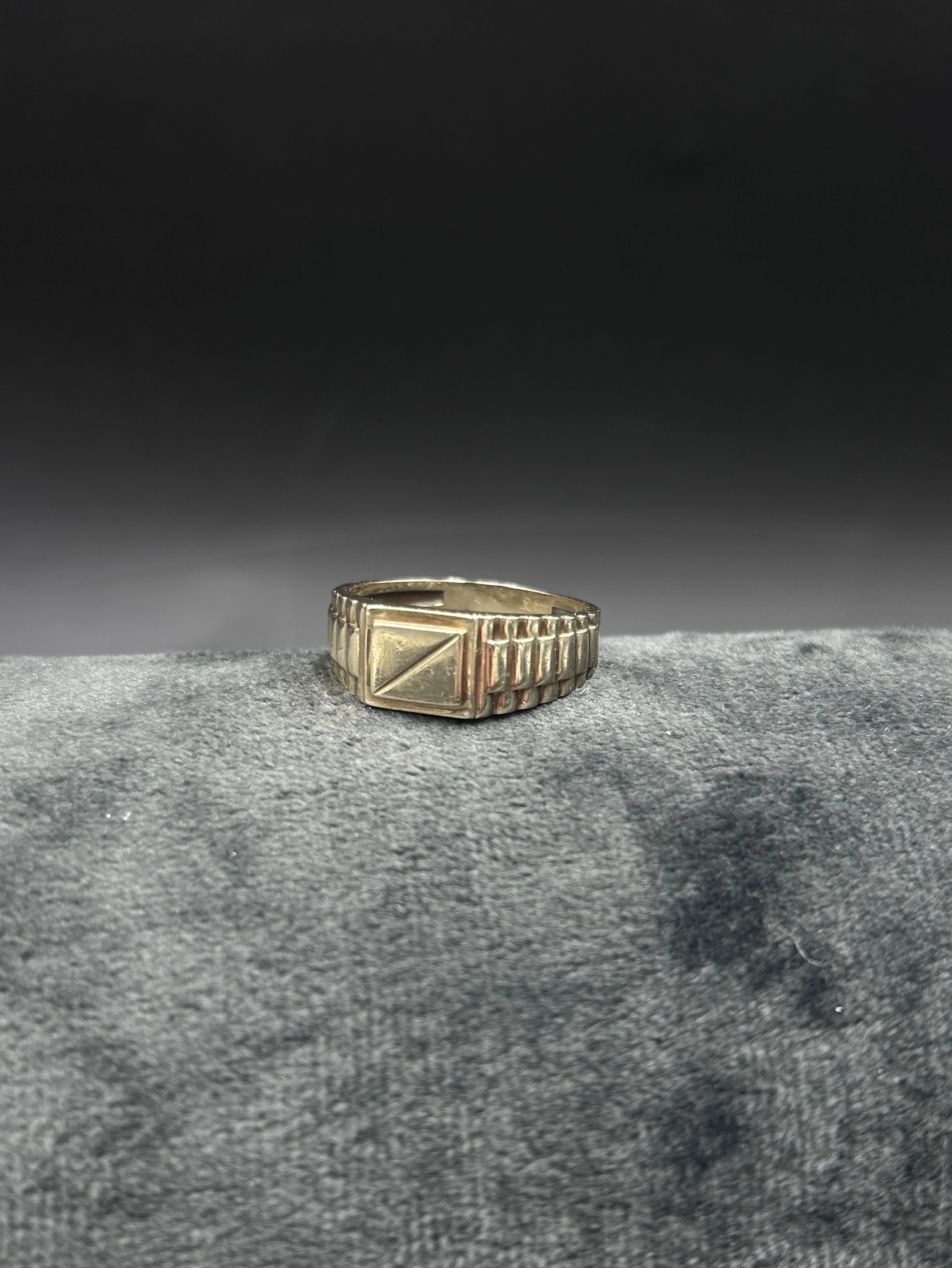 piekny-zloty-sygnet-333-400g-r25-material-17128-2