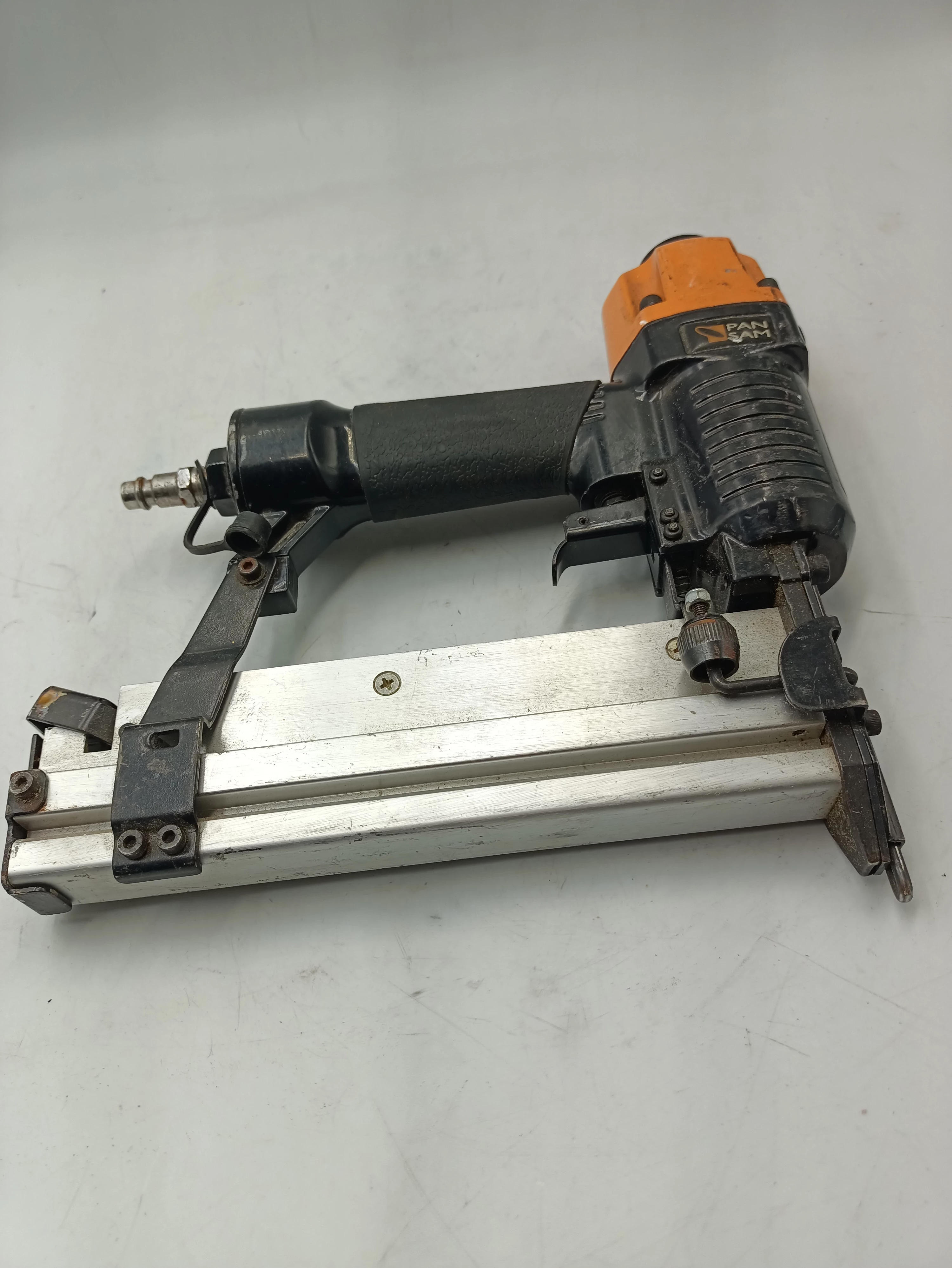 zszywacz-pneumatyczny-pansam-a533152-stan-11323-2