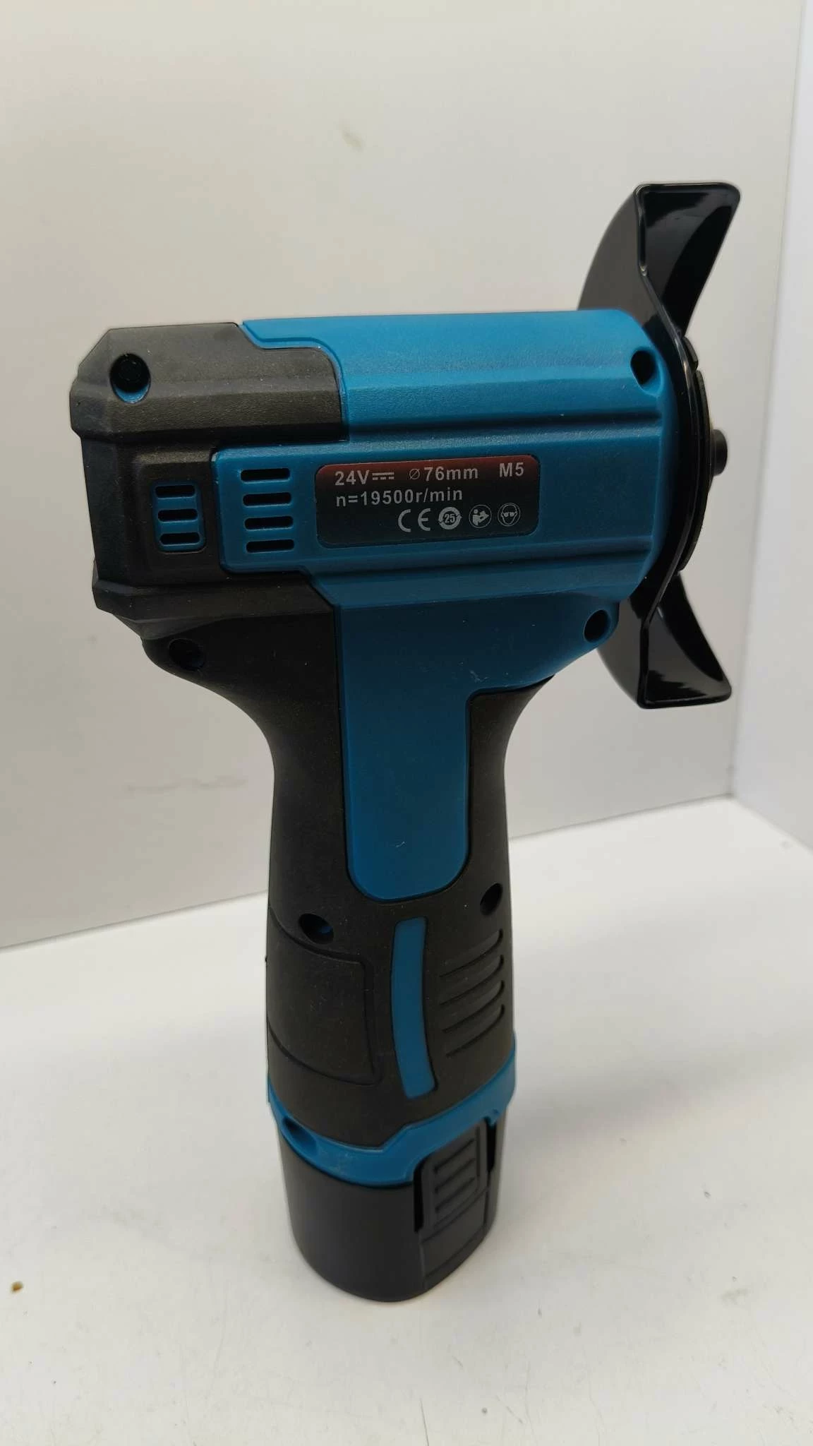 akumulatorowa-szlifierka-katowa-75mm-kod-producenta-6tl0573eu0573