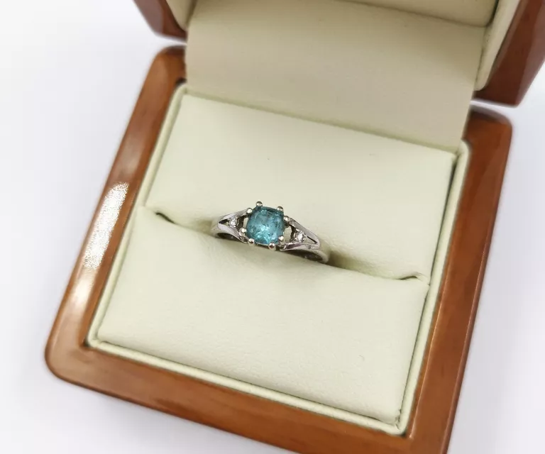 pierscionek-z-bialego-zlota-z-blekitnym-kamieniem-stan-11323-2