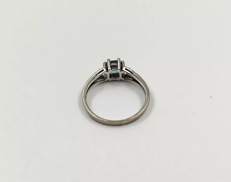 pierscionek-z-bialego-zlota-z-blekitnym-kamieniem-waga-156