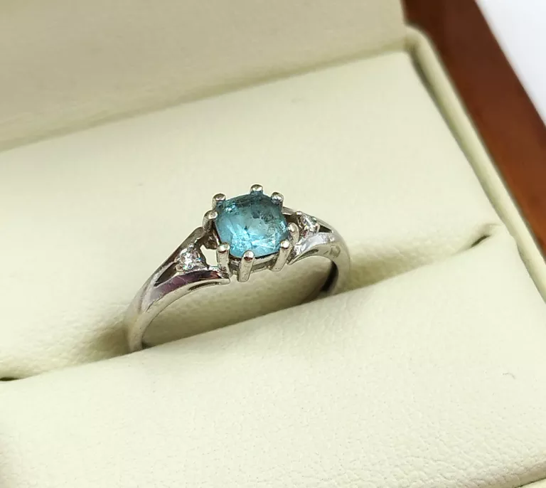 pierscionek-z-bialego-zlota-z-blekitnym-kamieniem-wladyslawa-iv-40-koszalin