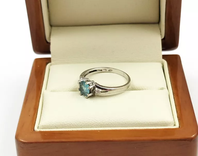 pierscionek-z-bialego-zlota-z-blekitnym-kamieniem-marka-248811-958954