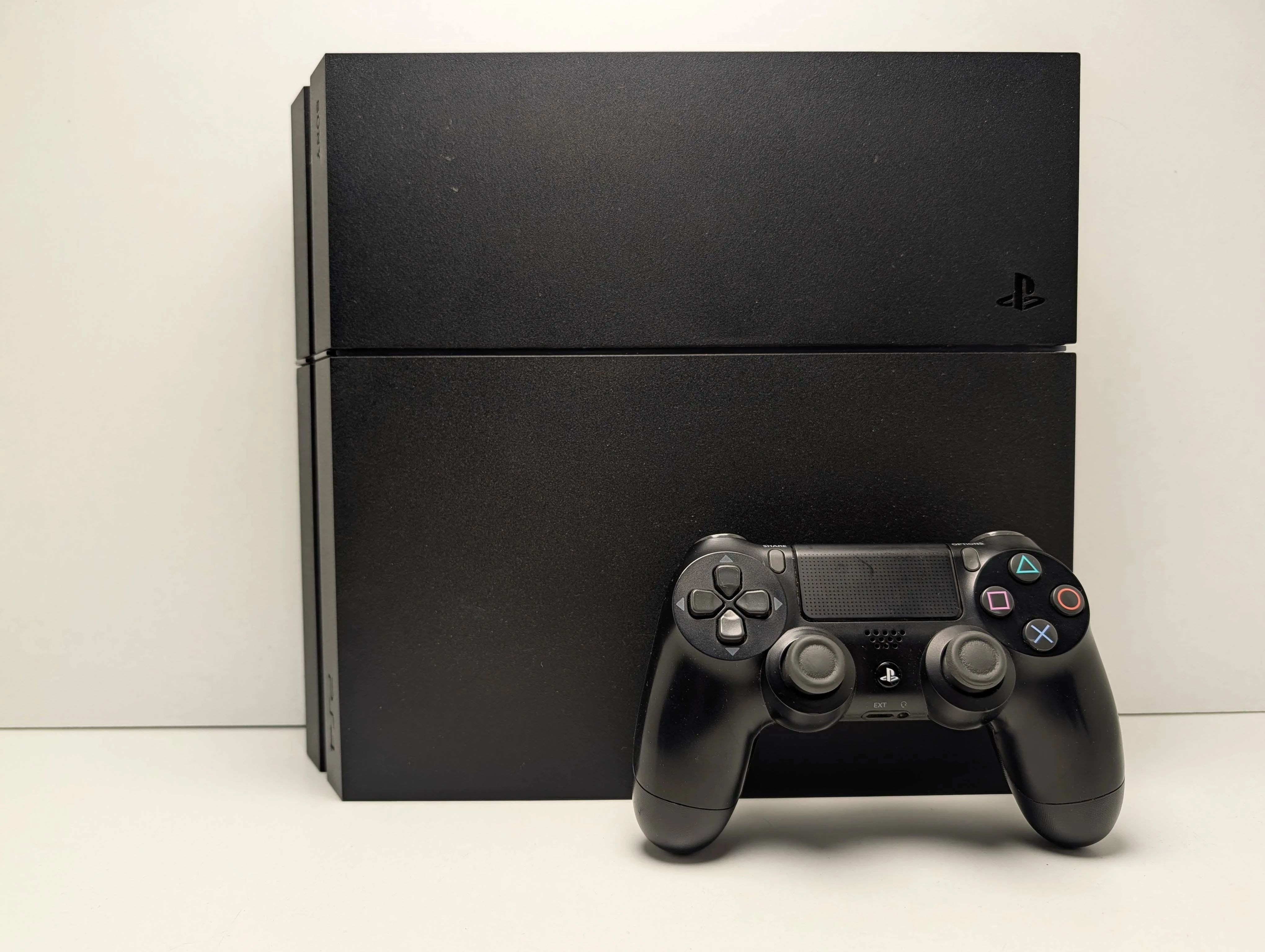 konsola-playstation-4-1tb-pad-stan-11323-2