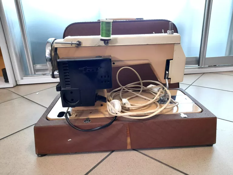 lucznik-432-maszyna-do-szycia-w-walizce-stan-11323-2