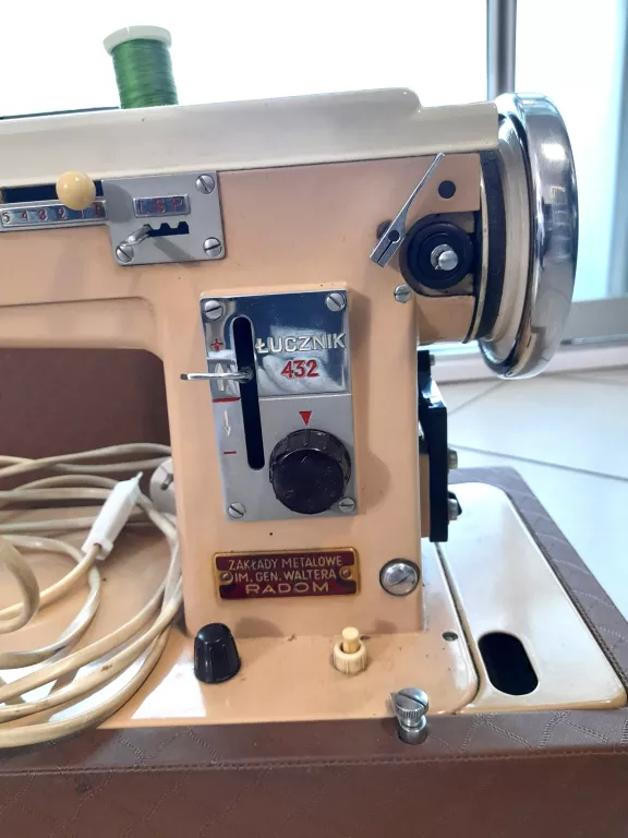 lucznik-432-maszyna-do-szycia-w-walizce-marka-248811-1017239