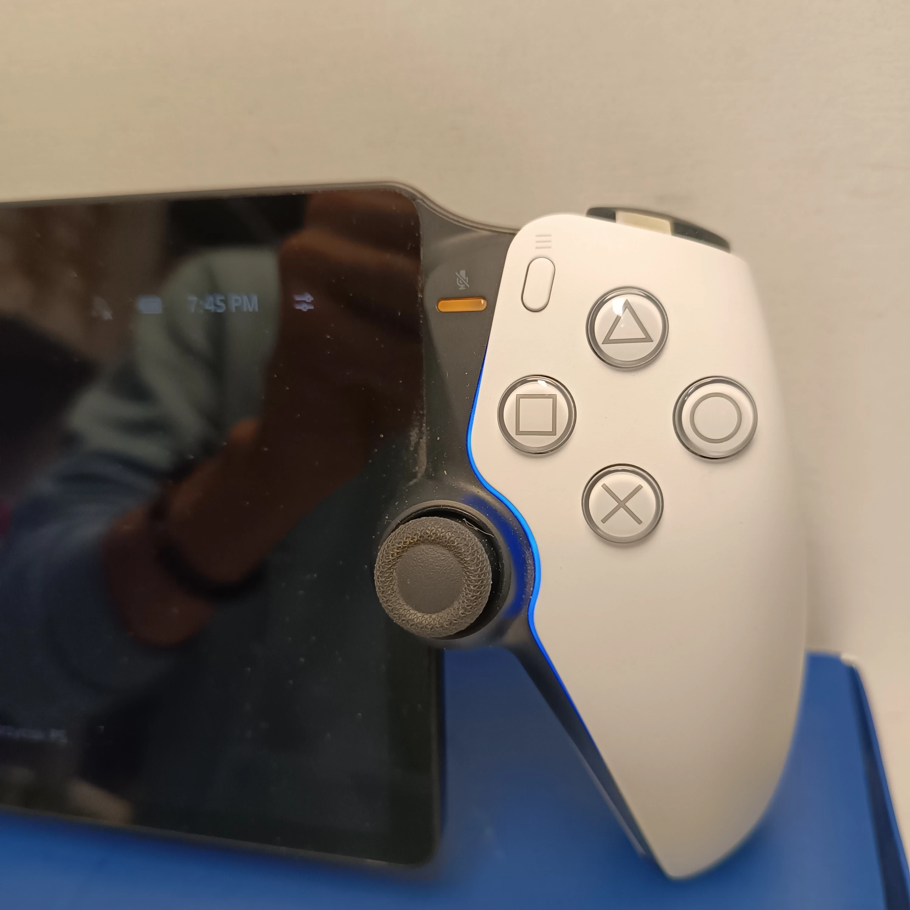 konsola-przenosna-sony-playstation-do-systemu-ps5-stan-11323-2