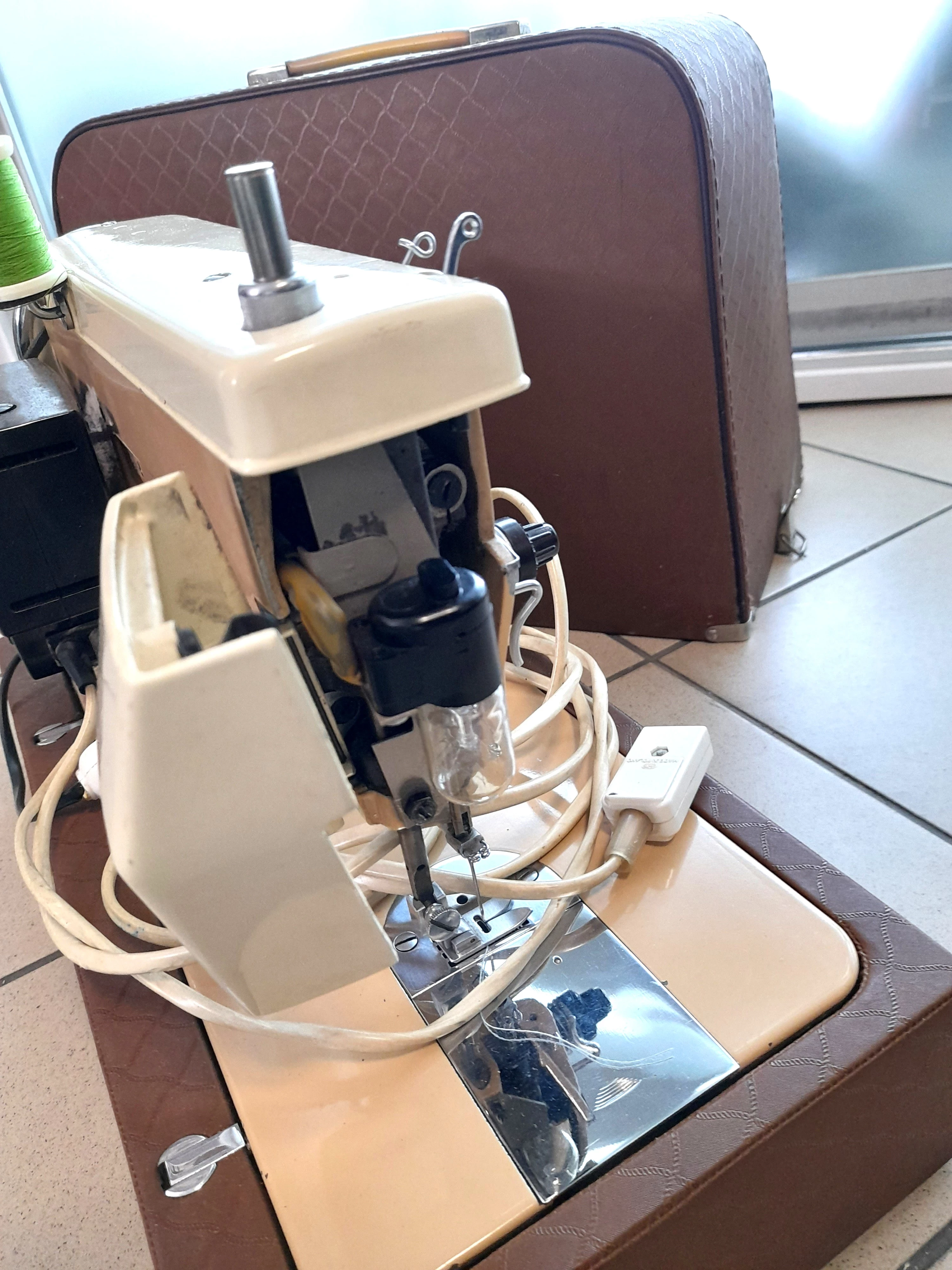 lucznik-432-maszyna-do-szycia-w-walizce-model-451