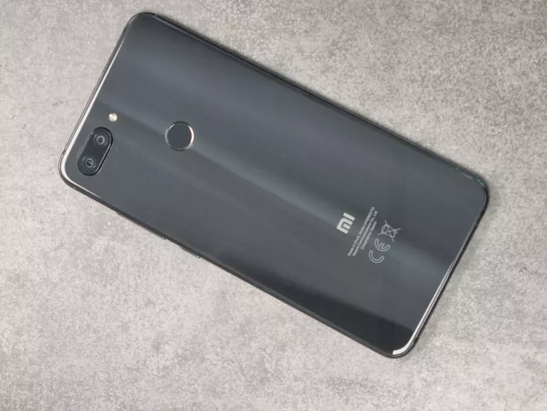 telefon-xiaomi-mi-8-lite-464gb-kod-producenta-m1808d2te
