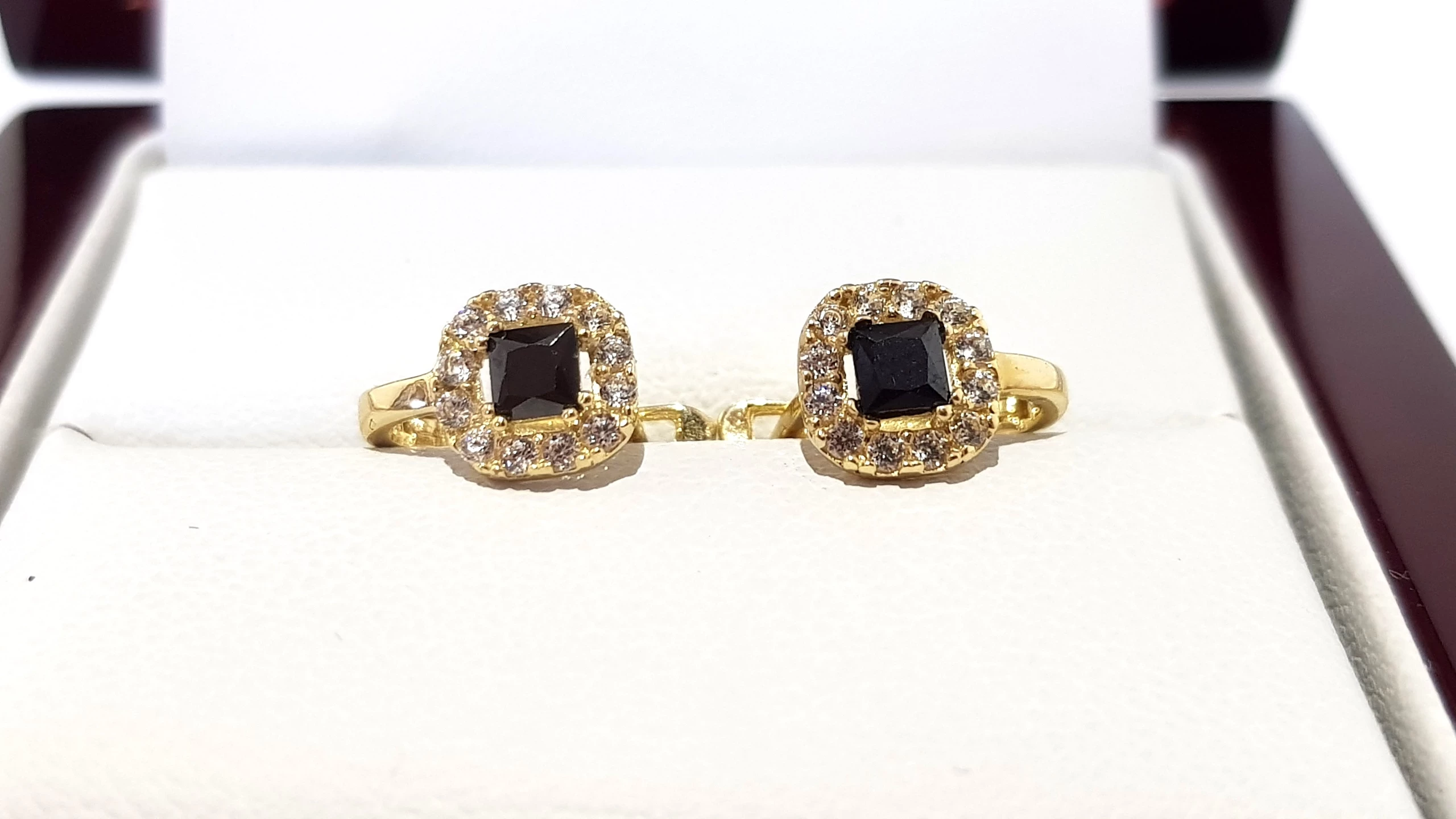 wyrob-jubilerski-uzywany-zlote-koczyki-klasyczne-czarne-585-sr07cm-125g-ean-gtin-5906803567113