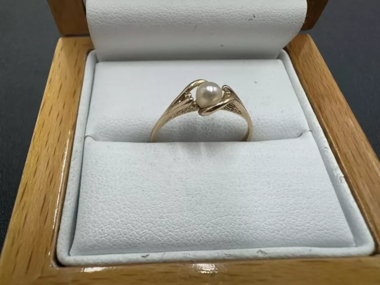 wyrob-jubilerski-piescionek-z-perelka-585-151g-plac-krakowski-3-zabrze-sj