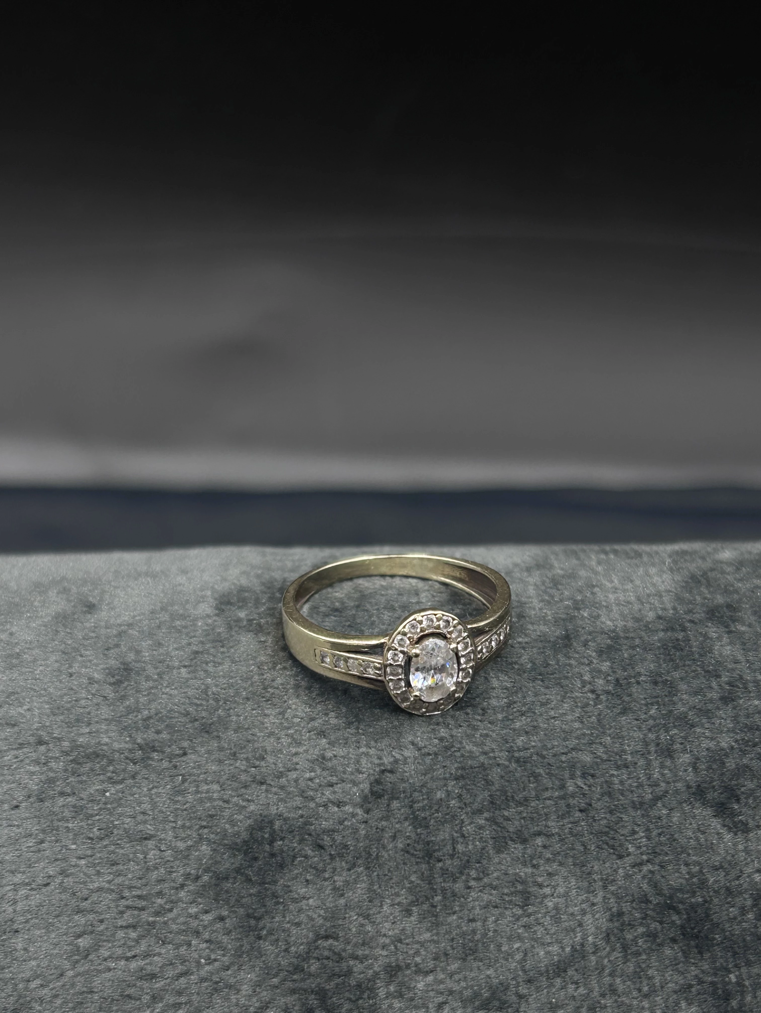 przepiekny-zloty-pierscionek-z-kamieniem-333208gr15-material-15835-2