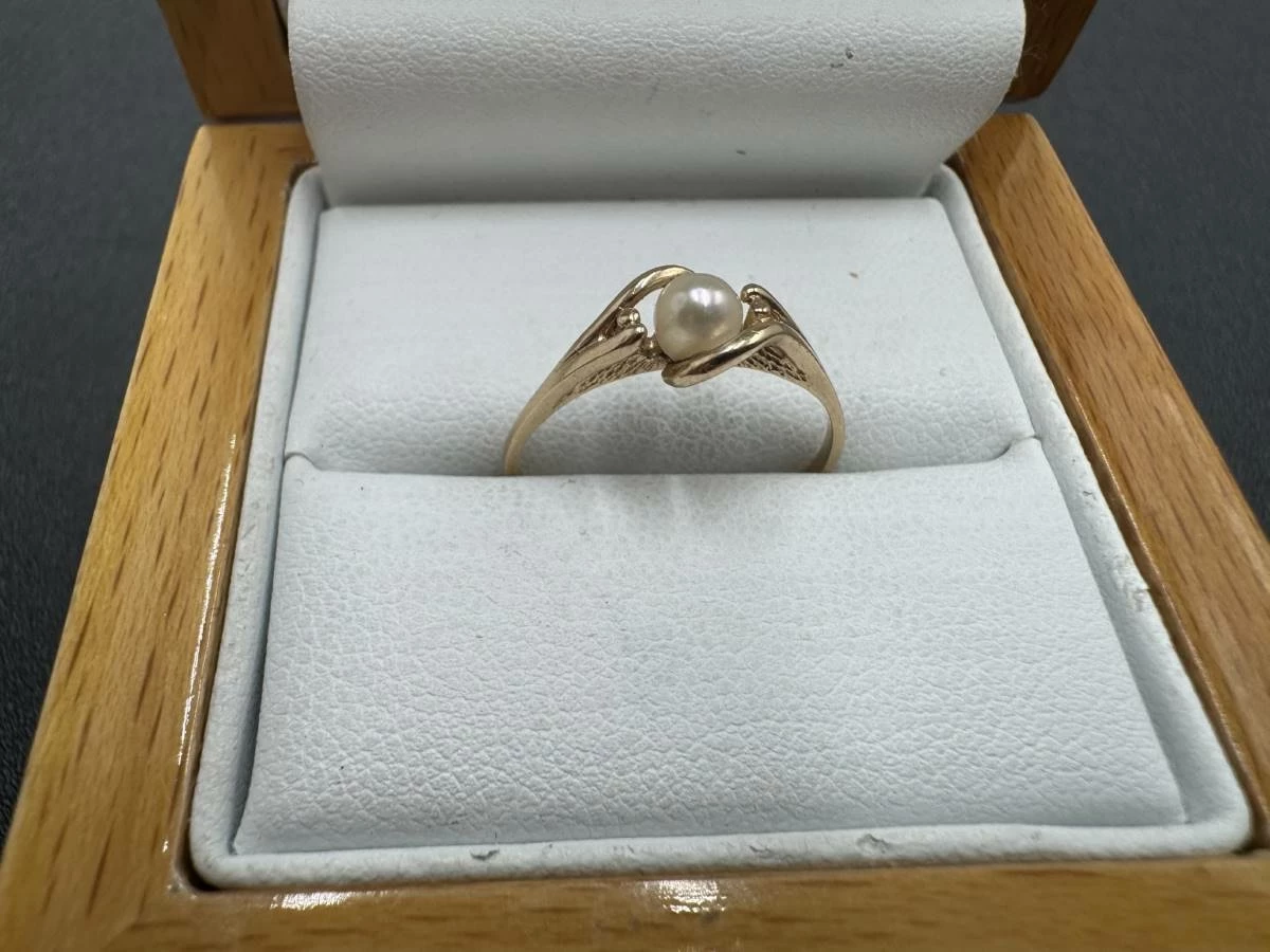 wyrob-jubilerski-piescionek-z-perelka-585-151g-plac-krakowski-3-zabrze-sj