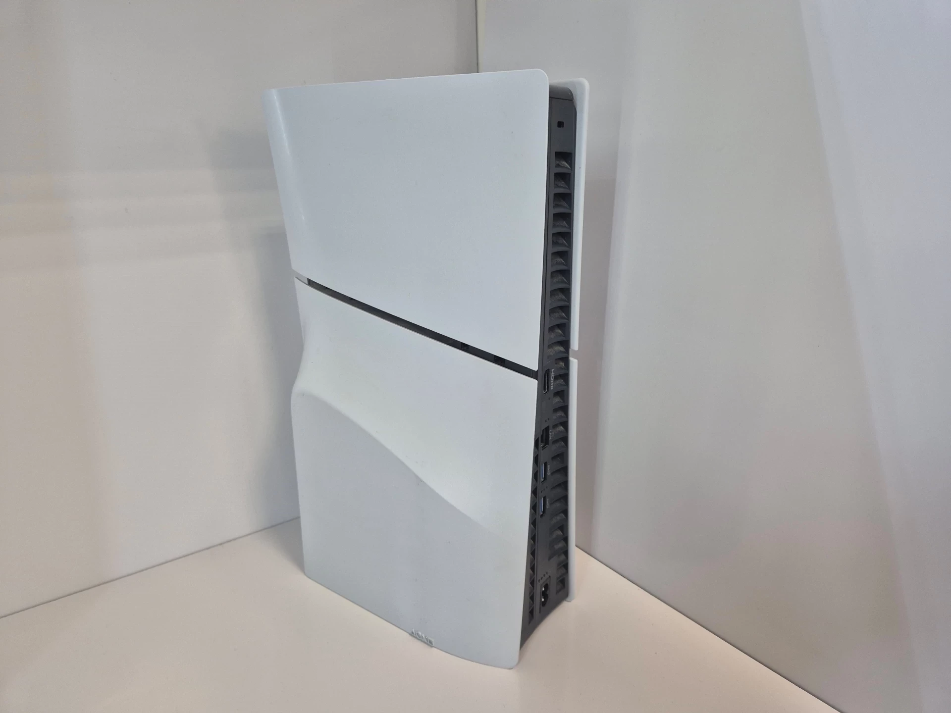 konsola-sony-ps5-slim-1tb-z-napedem-2-pady-2-gry-fc26-black-ops-6-producent-248914-1705040