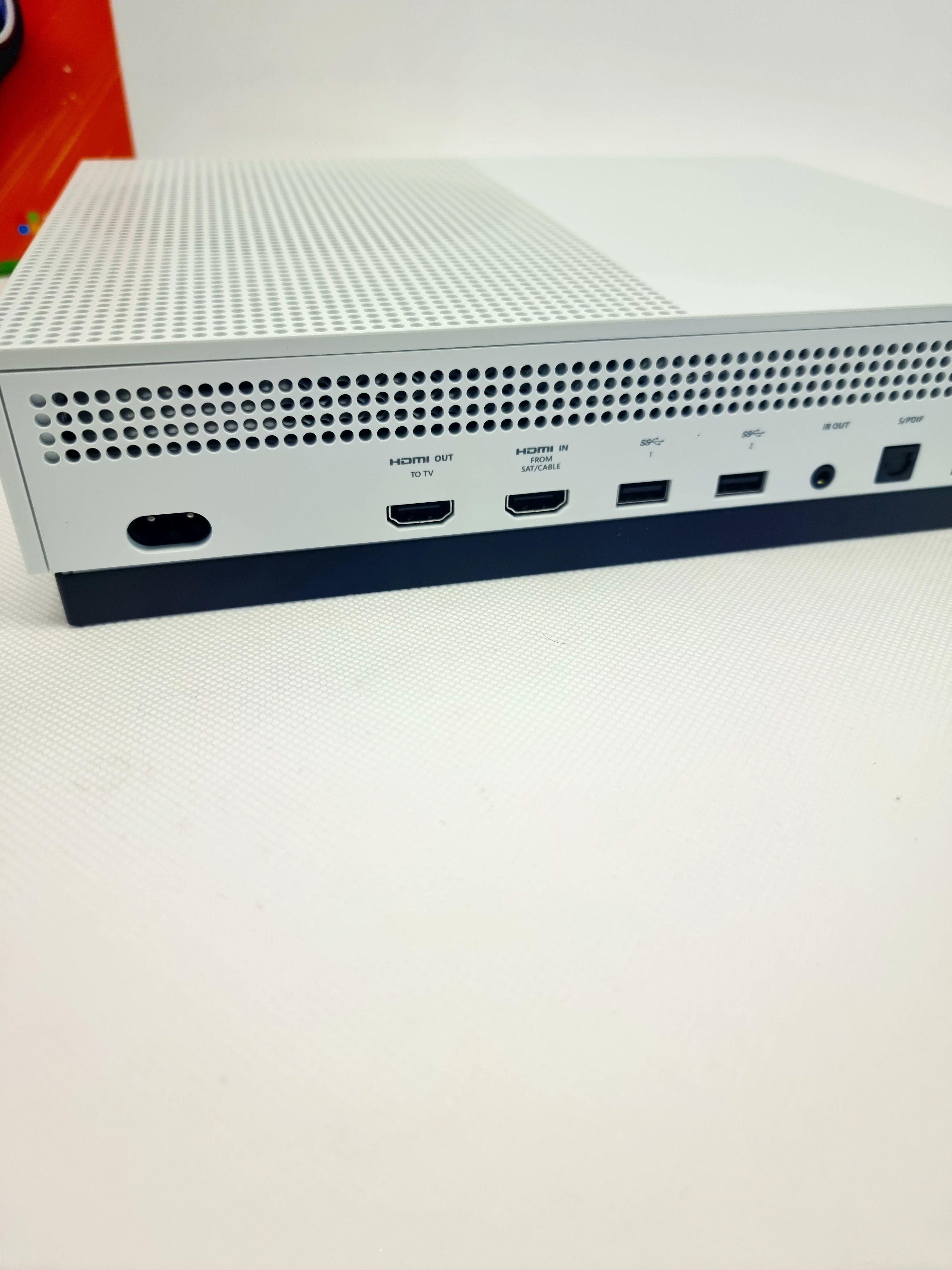 konsola-xbox-one-s-pudelko-500gb-liczba-kontrolerow-w-zestawie-205994-225554