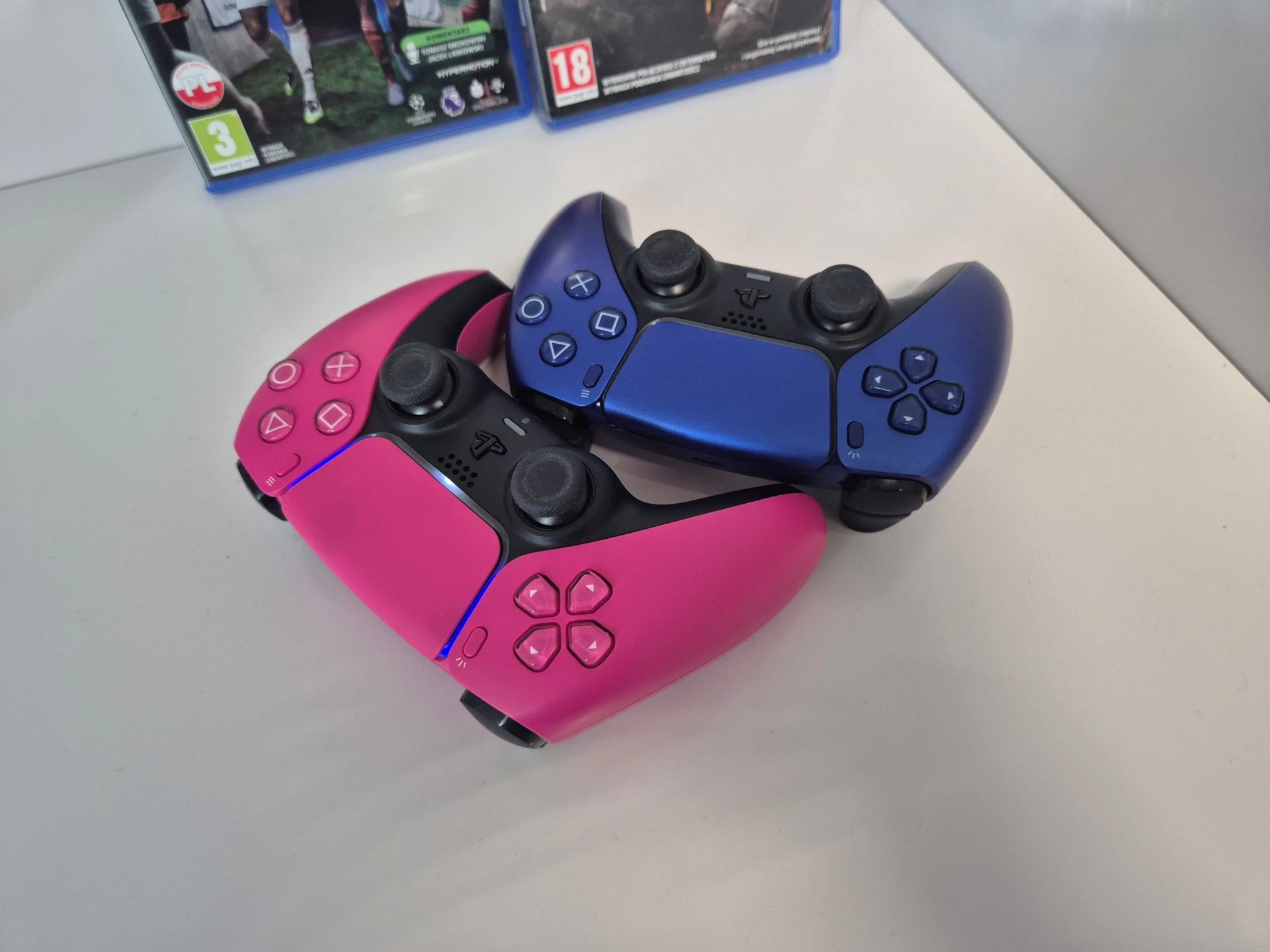 konsola-sony-ps5-slim-1tb-z-napedem-2-pady-2-gry-fc26-black-ops-6-ean-gtin-0711719593423