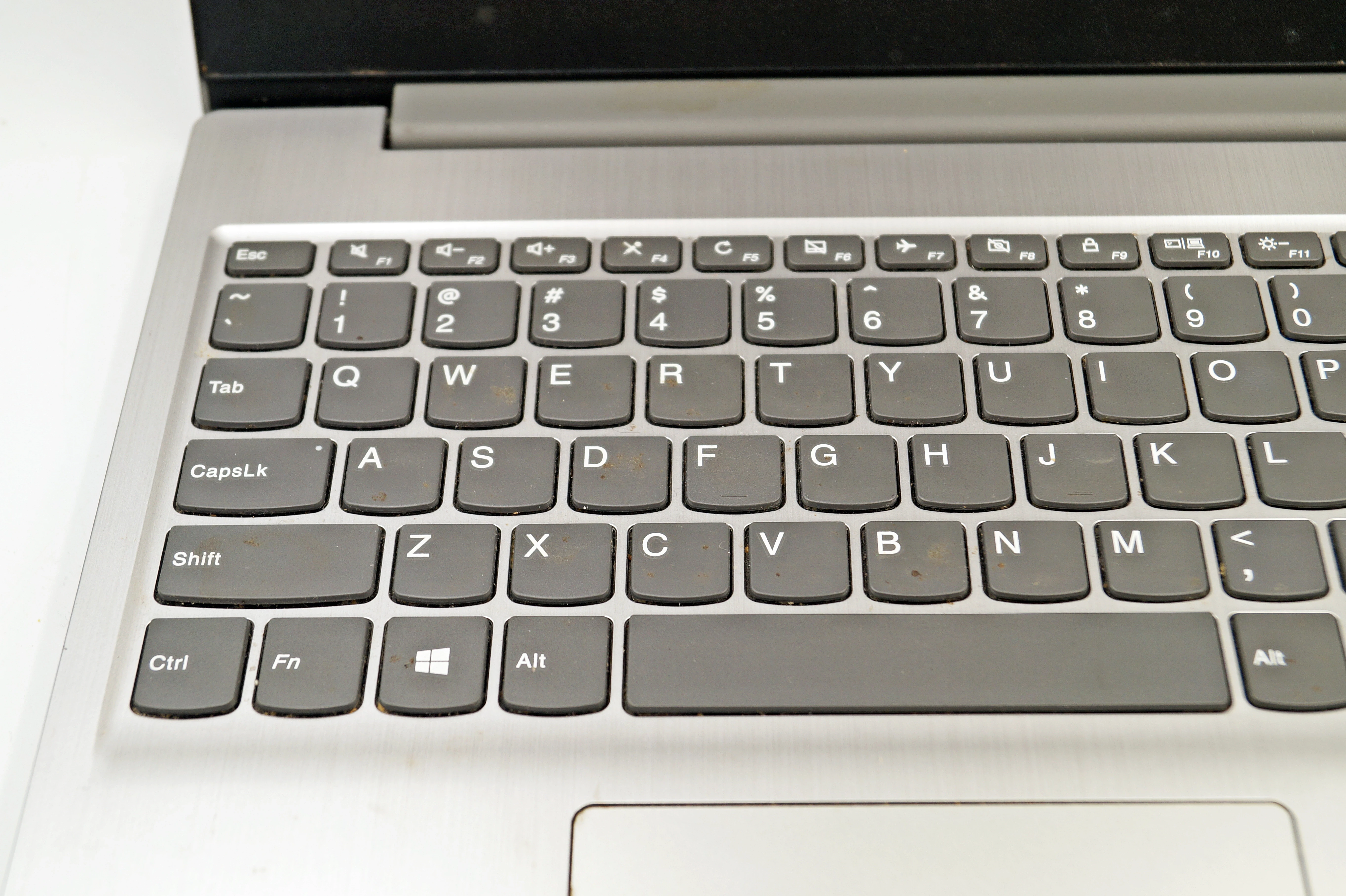 laptop-lenovo-ideapad-3-8gb-ram-ddr4-256gb-ssd-ryzen-3-3250u-przekatna-ekranu-156