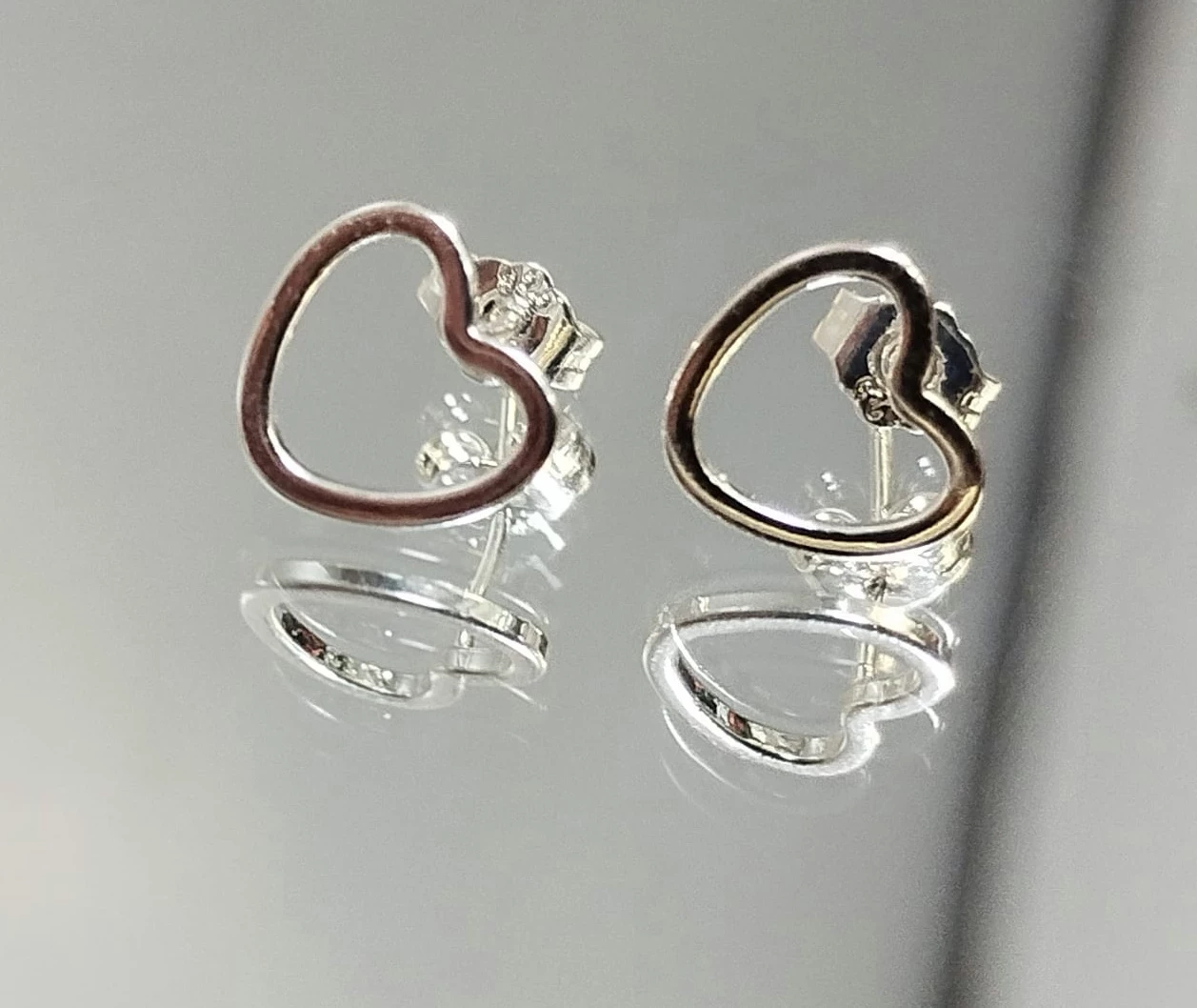 srebrne-kolczyki-w-ksztalcie-otwartego-serca-proba-925-waga-079g-stan-11323-2