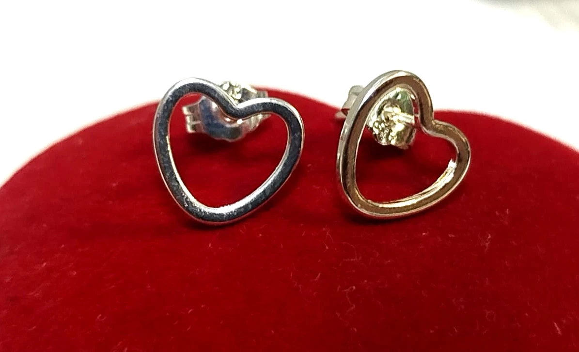 srebrne-kolczyki-w-ksztalcie-otwartego-serca-proba-925-waga-079g-kamien-17088-524288