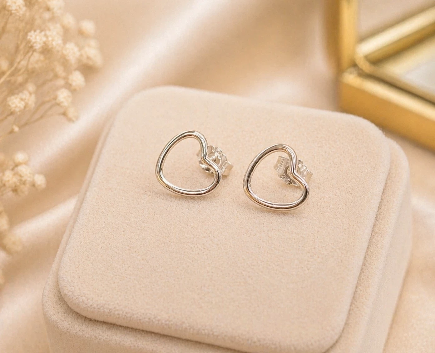 srebrne-kolczyki-w-ksztalcie-otwartego-serca-proba-925-waga-079g-plac-dabrowskiego-2-zelow-palladium