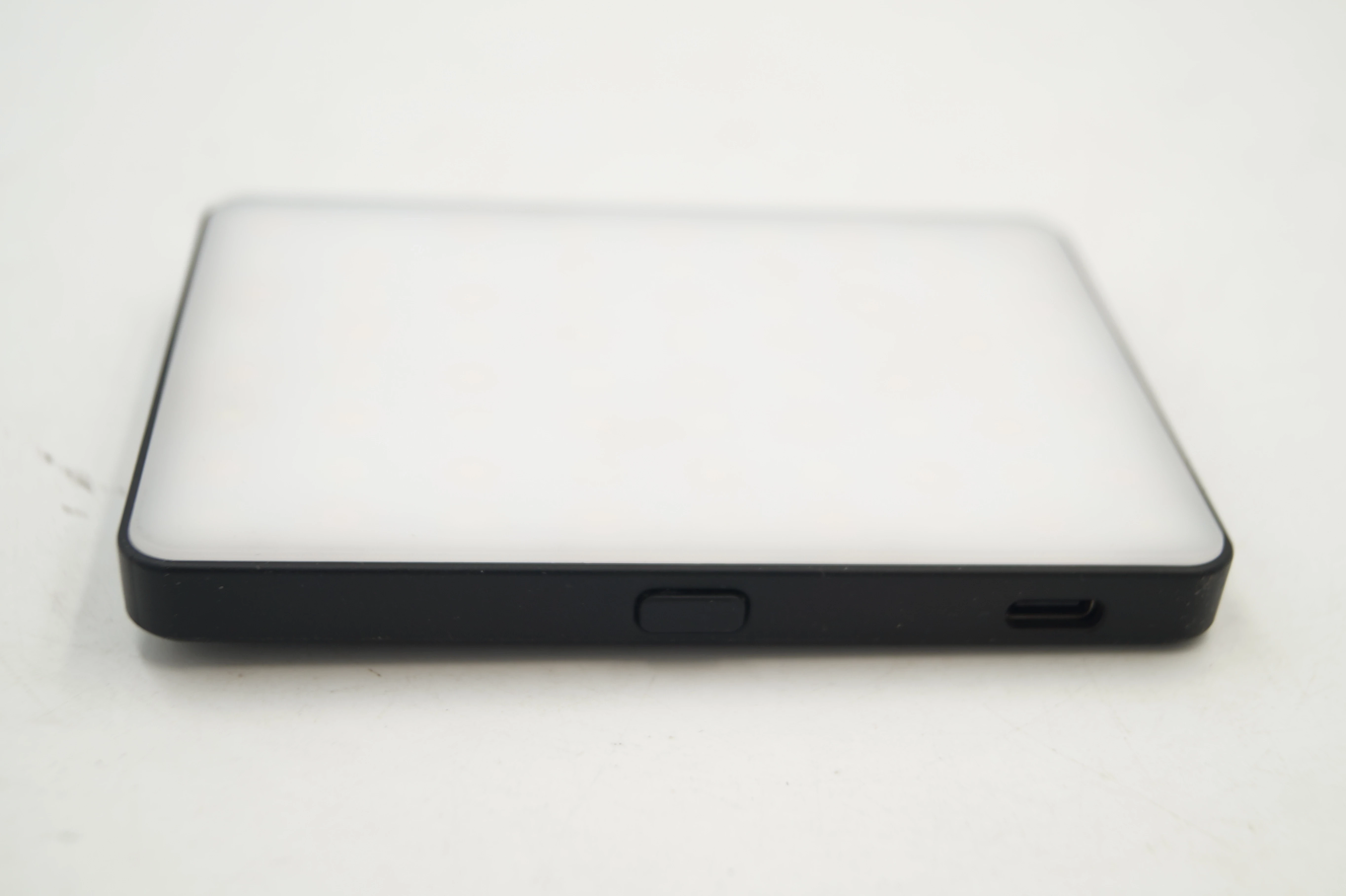 lampa-led-pocket-3000-9900k-przenosna-podreczna-akumulatorowa-fotograficzn-kod-producenta-apgh-m15