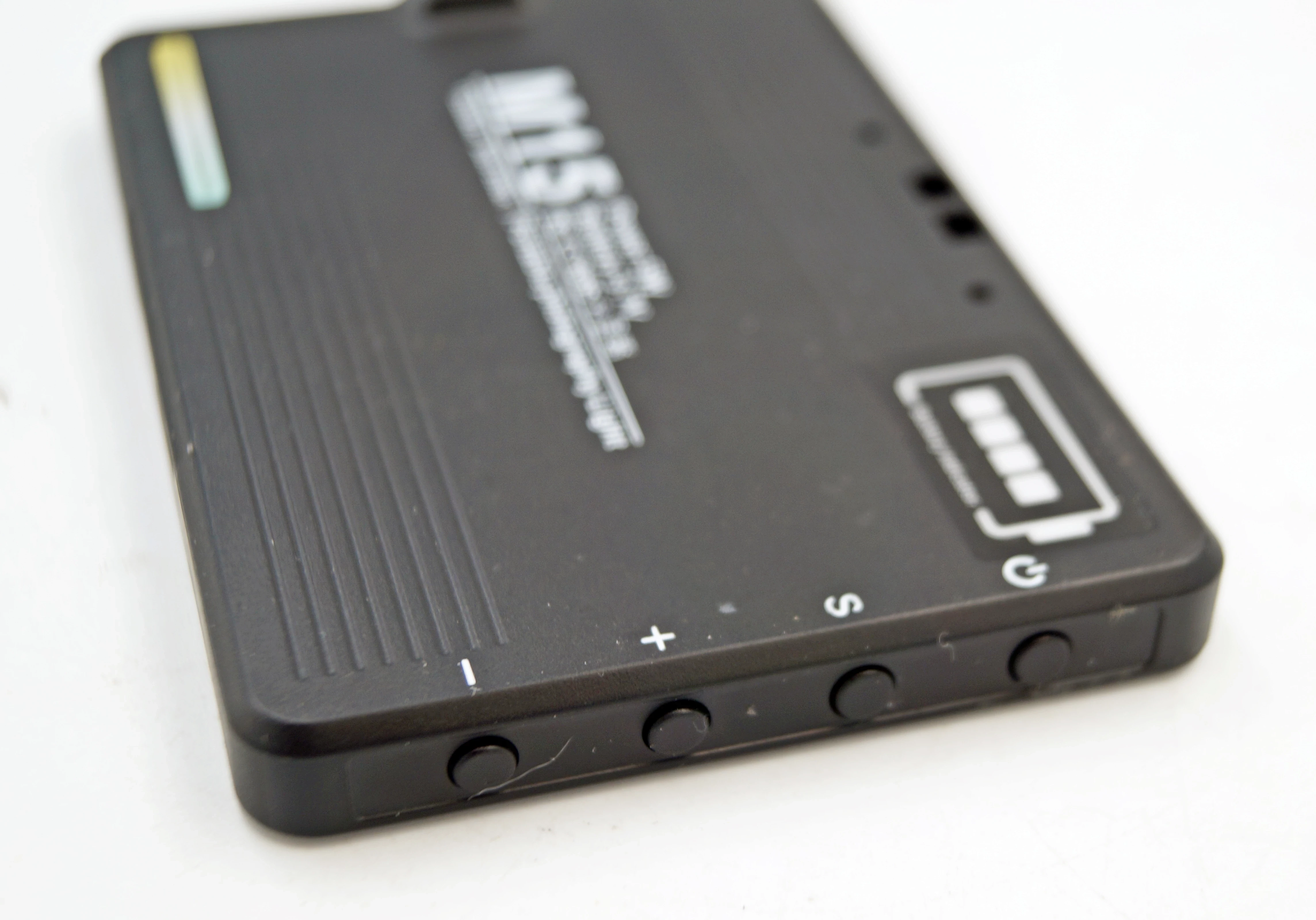 lampa-led-pocket-3000-9900k-przenosna-podreczna-akumulatorowa-fotograficzn-model-m15