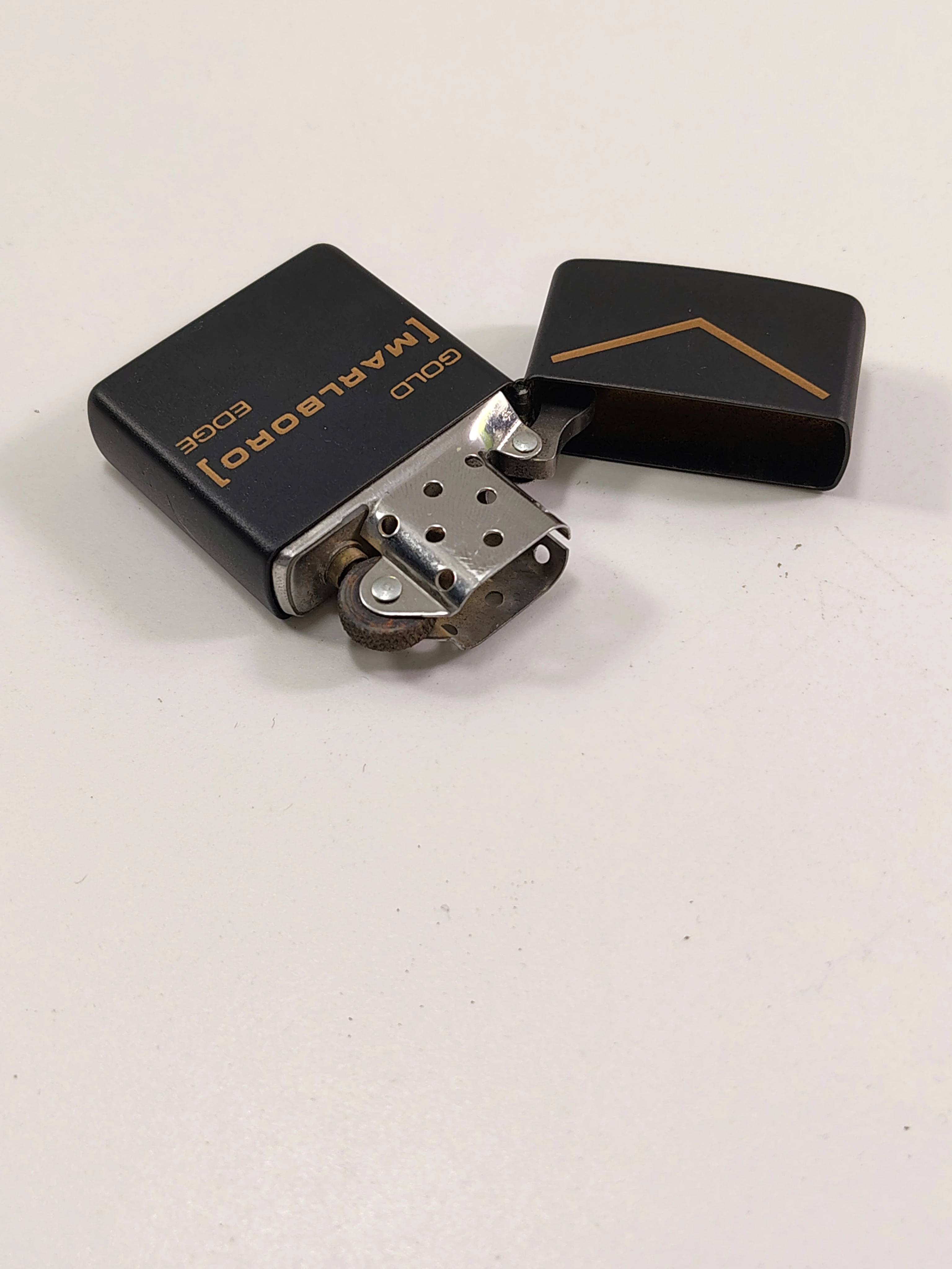 zapalniczka-zippo-marborpo-gold-ean-gtin-8590379213634