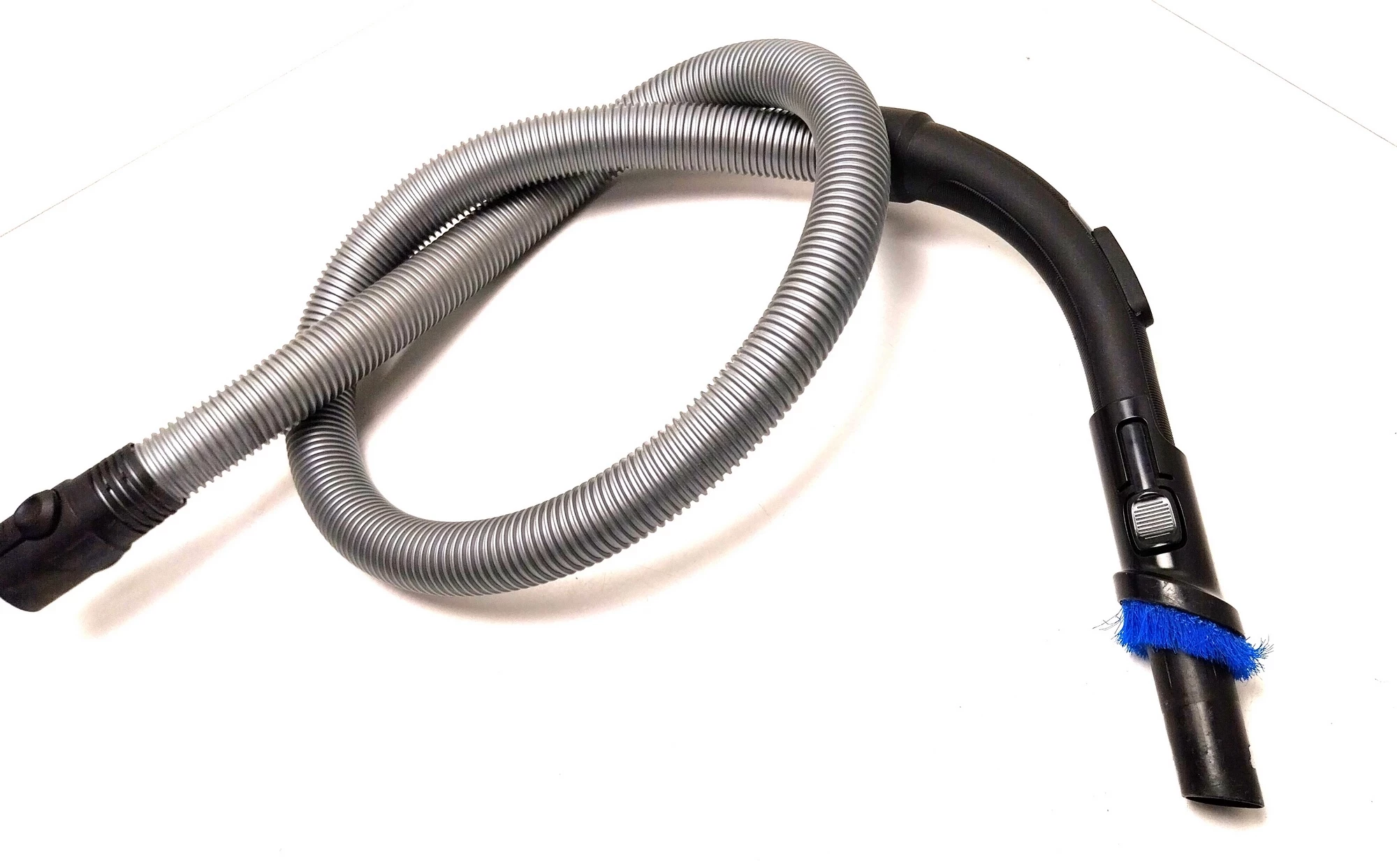 odkurzacz-bezworkowy-philips-fc9331-rury-zasieg-pracy-900