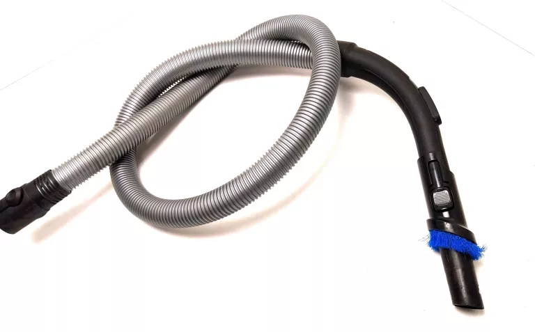 odkurzacz-bezworkowy-philips-fc9331-rury-zasieg-pracy-900