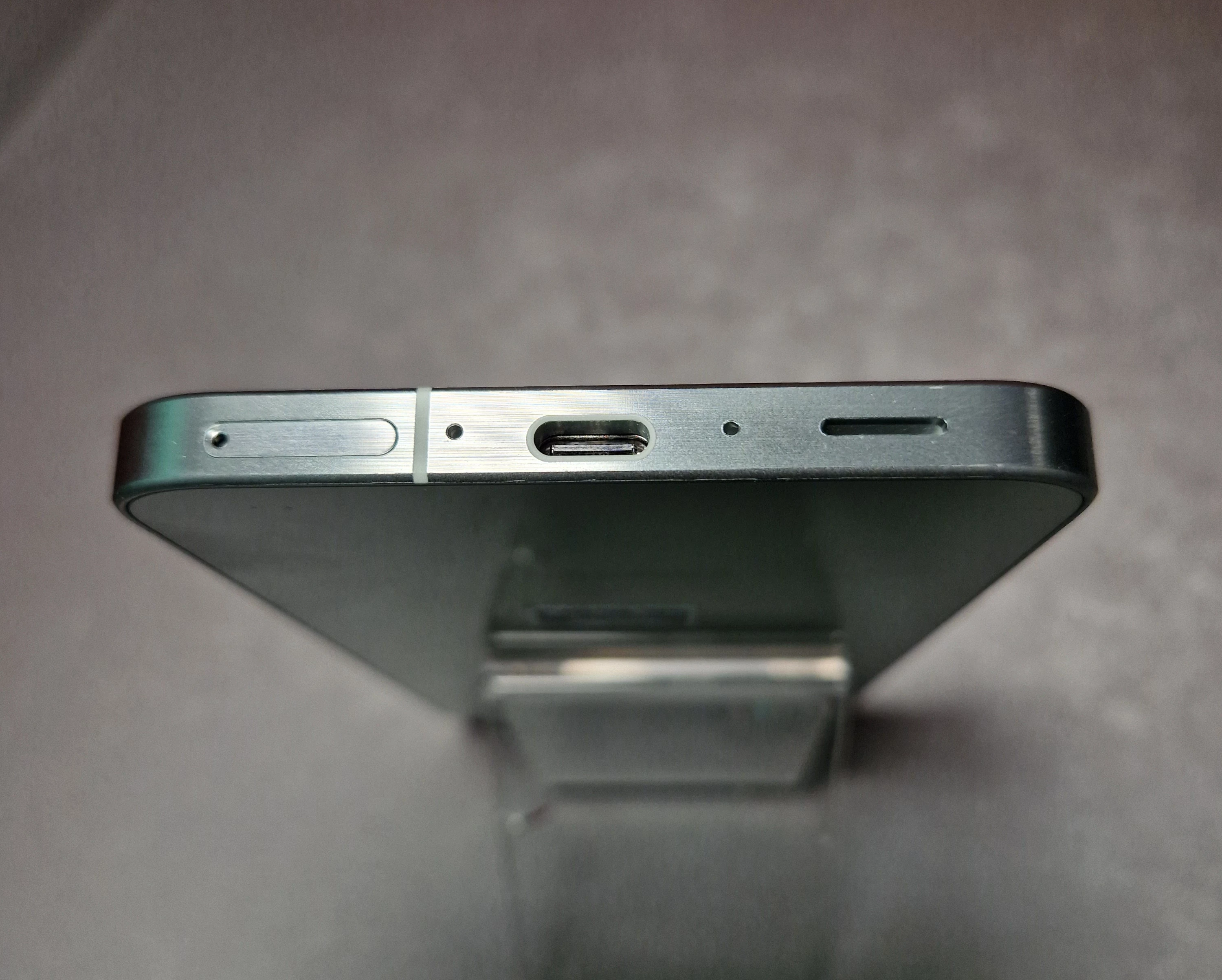 telefon-samsung-galaxy-a56-5g-8128gb-awesome-olive-plus-przekatna-ekranu-670