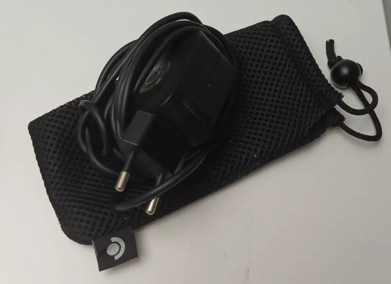 konsola-steam-deck-oled-valve-1030-1tb-zalaczone-wyposazenie-ladowarka