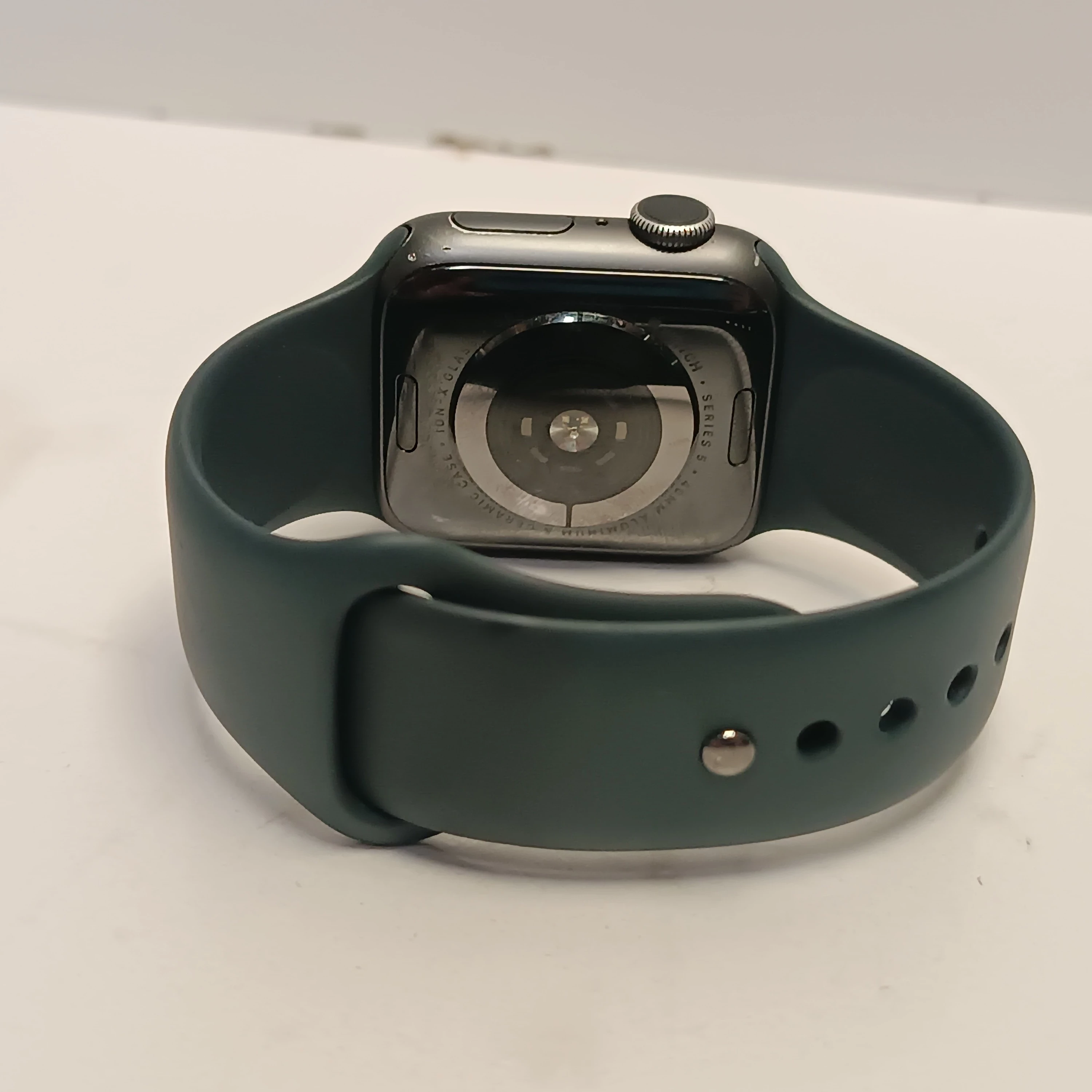 apple-watch-series-5-40-mm-material-koperty-212886-258014