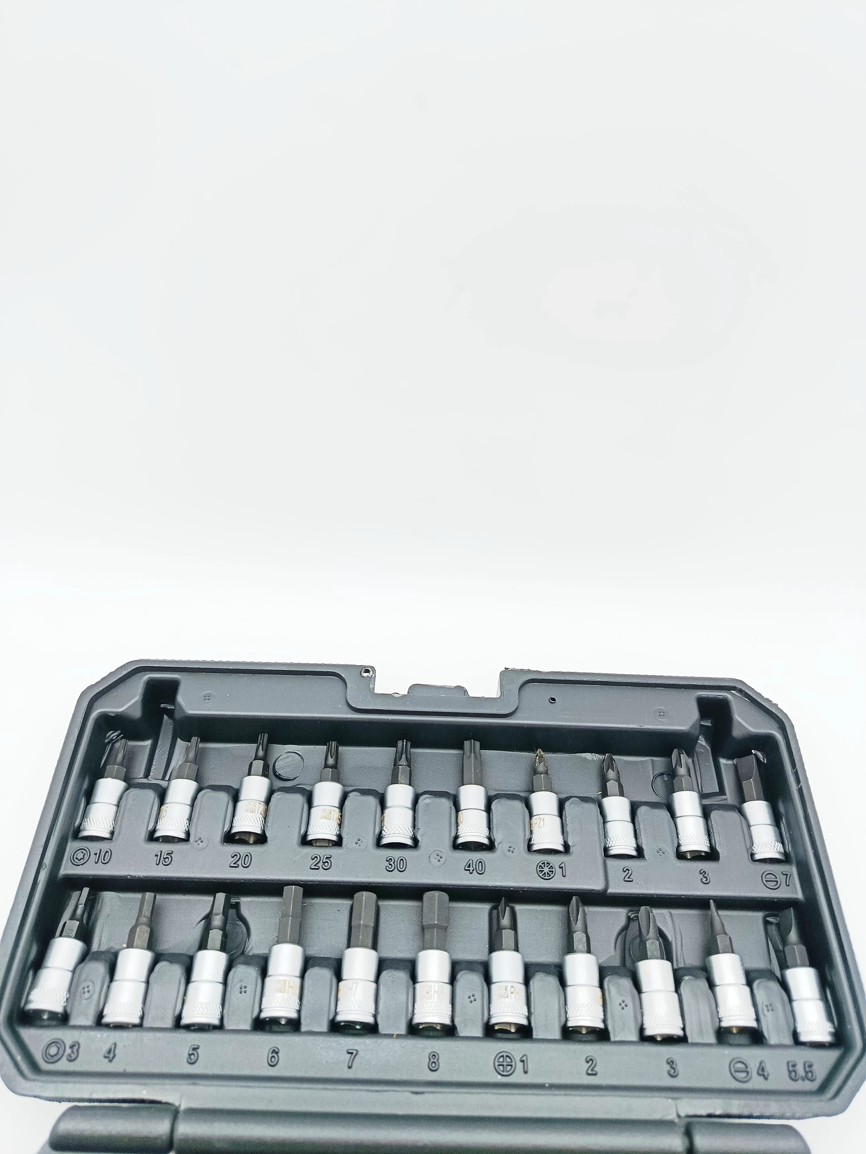 zestaw-narzedzi-niteo-skrzynka-stan-11323-2